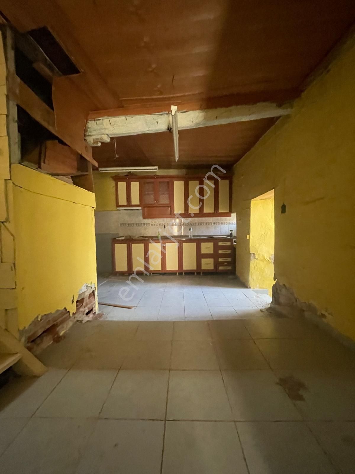 Premar Ayvada'dan Ayvalık Merkez'de 3+1 Avlulu 2 Katlı Taş Ev - Görsel 12