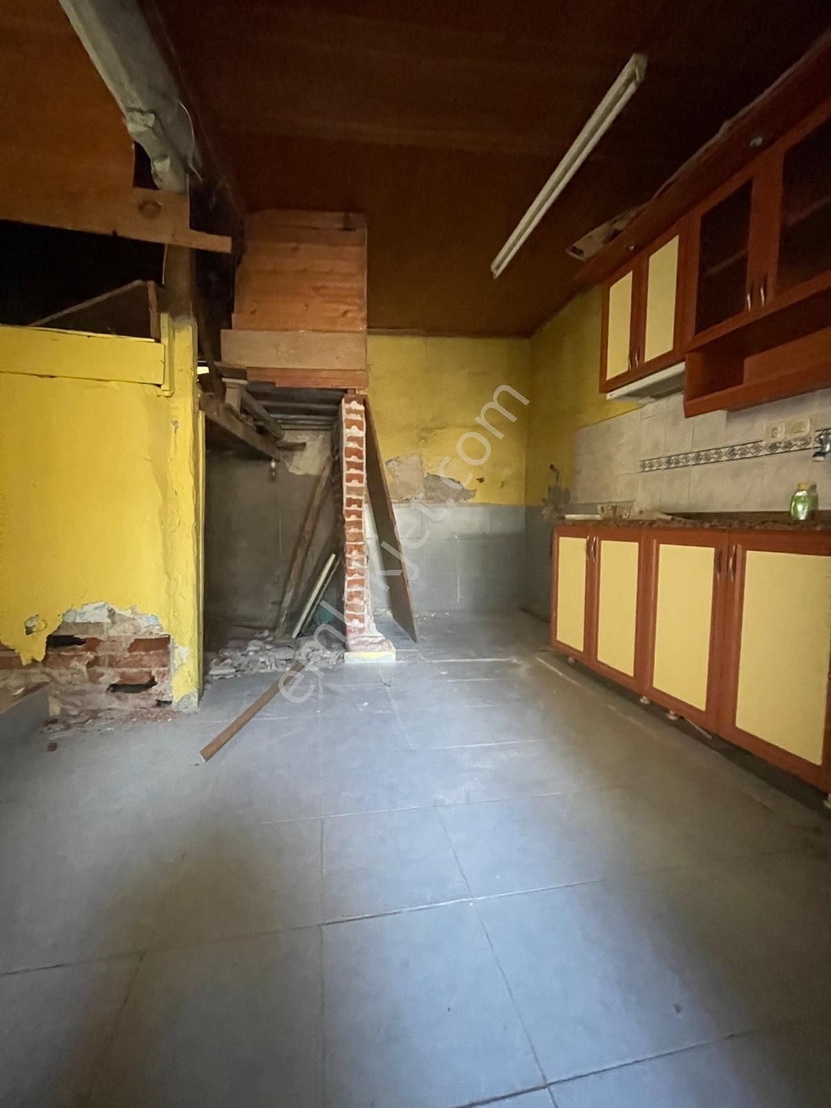 Premar Ayvada'dan Ayvalık Merkez'de 3+1 Avlulu 2 Katlı Taş Ev - Görsel 13