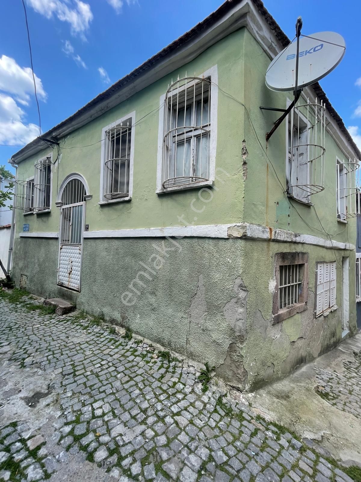 Premar Ayvada'dan Ayvalık Merkez'de 3+1 Avlulu 2 Katlı Taş Ev - Görsel 2