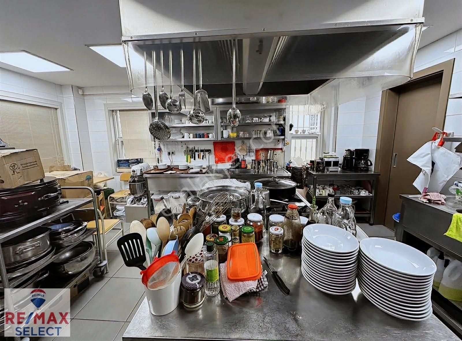 Yeşilköy'de Betonarme Yapıda Satılık Köşe Konumlu Köşk - Görsel 9