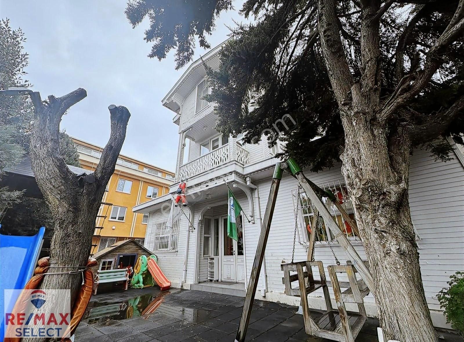 Yeşilköy'de Betonarme Yapıda Satılık Köşe Konumlu Köşk - Görsel 11