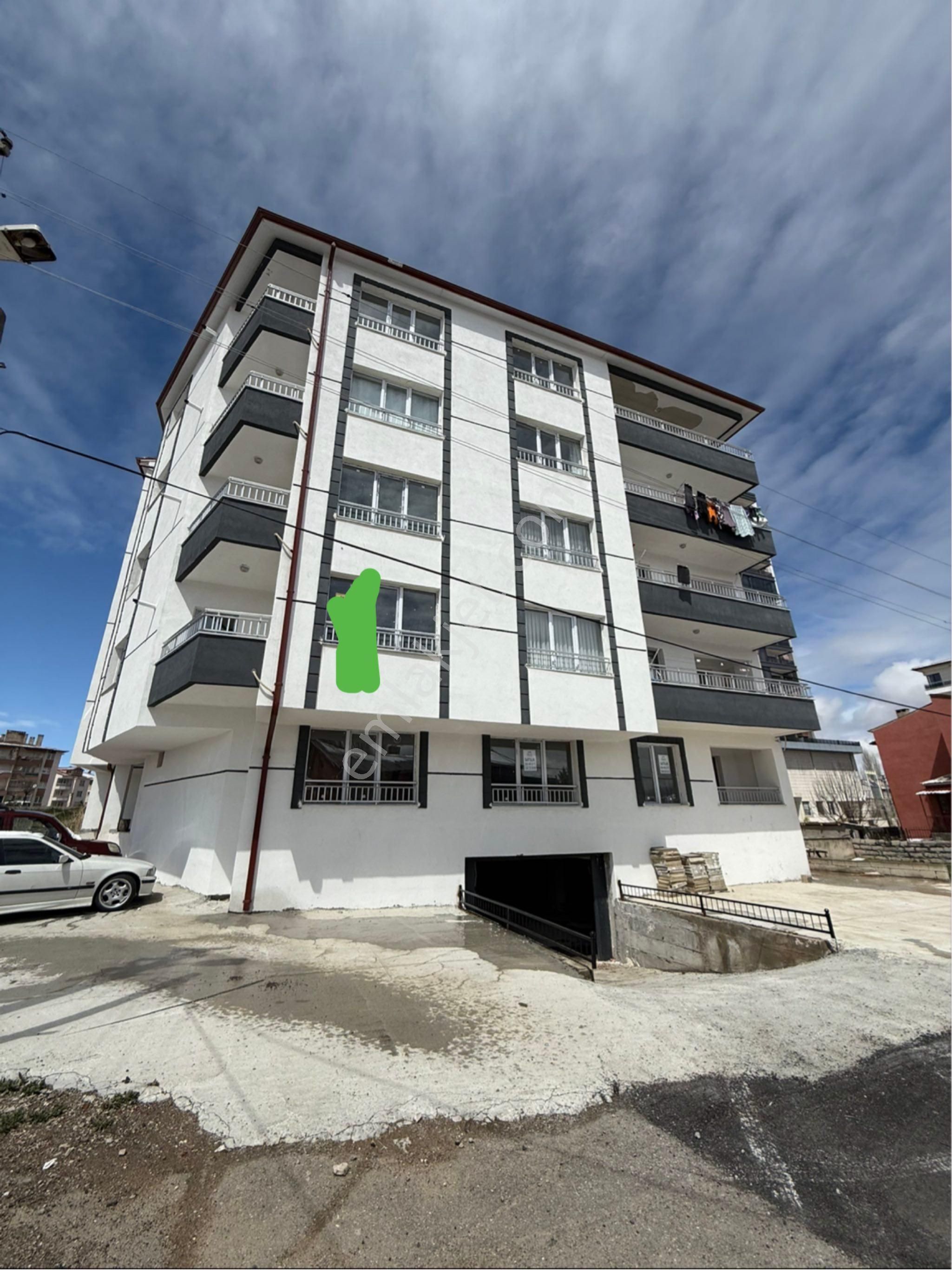 Şah Emlak'tan Yeşilyurt Mahallesi Kurt Towers Yanı 3+1 Mükemmel Konumlu Daire