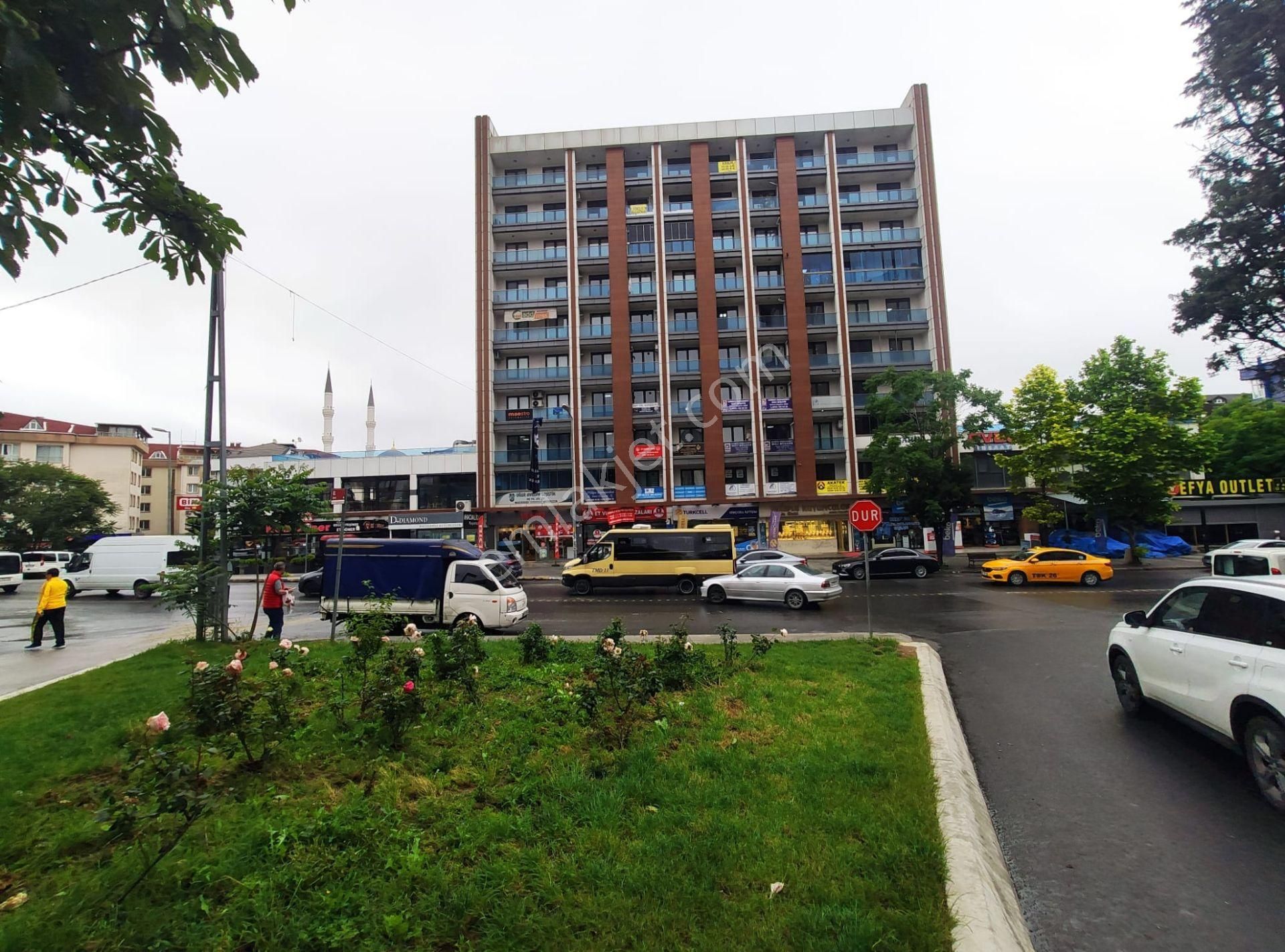 Beylikdüzü Yakuplu Bölgenin En İşlek Bulvarı Hürriyet Bulvarına Cepheli 1+1 Ve 2+1 Boş Ofisler