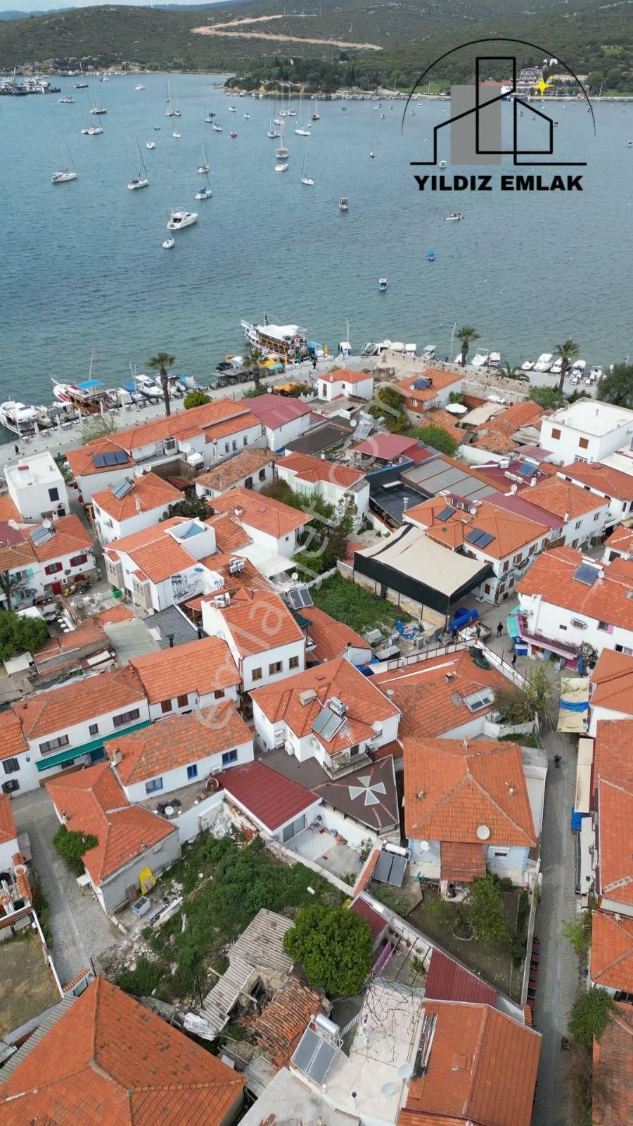 Tarihi Sığacık Kaleiçi | 44 M² | İçerisinde Kerpiç Ev Mevcut | Denize 0 Konumda