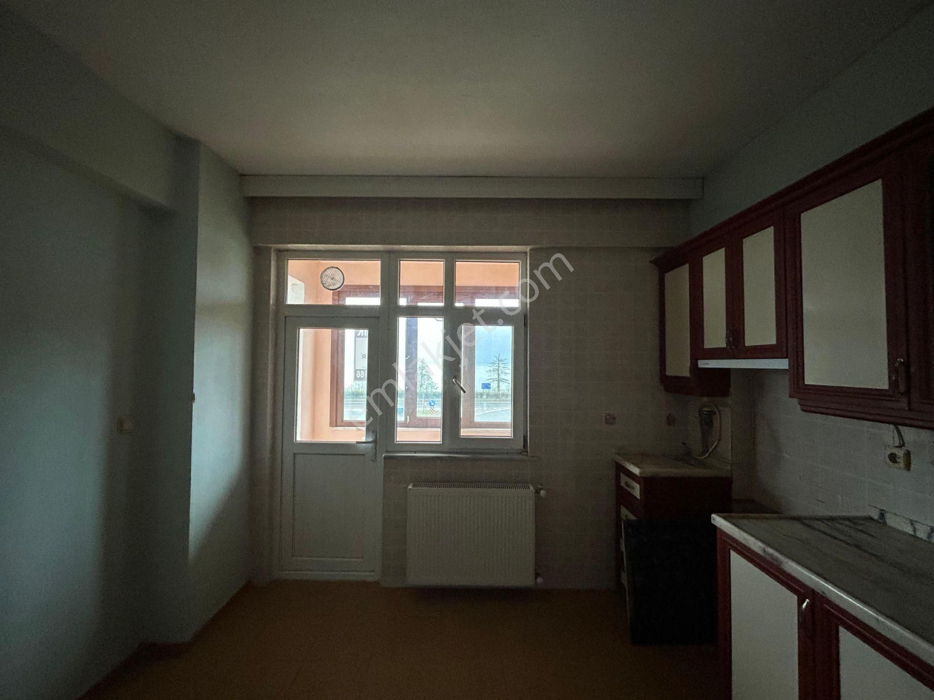 Premar White Gayrimenkulden Sürmene Çavuşlu Mah. Sahilde Kiralık Daire 3+1 - Görsel 4