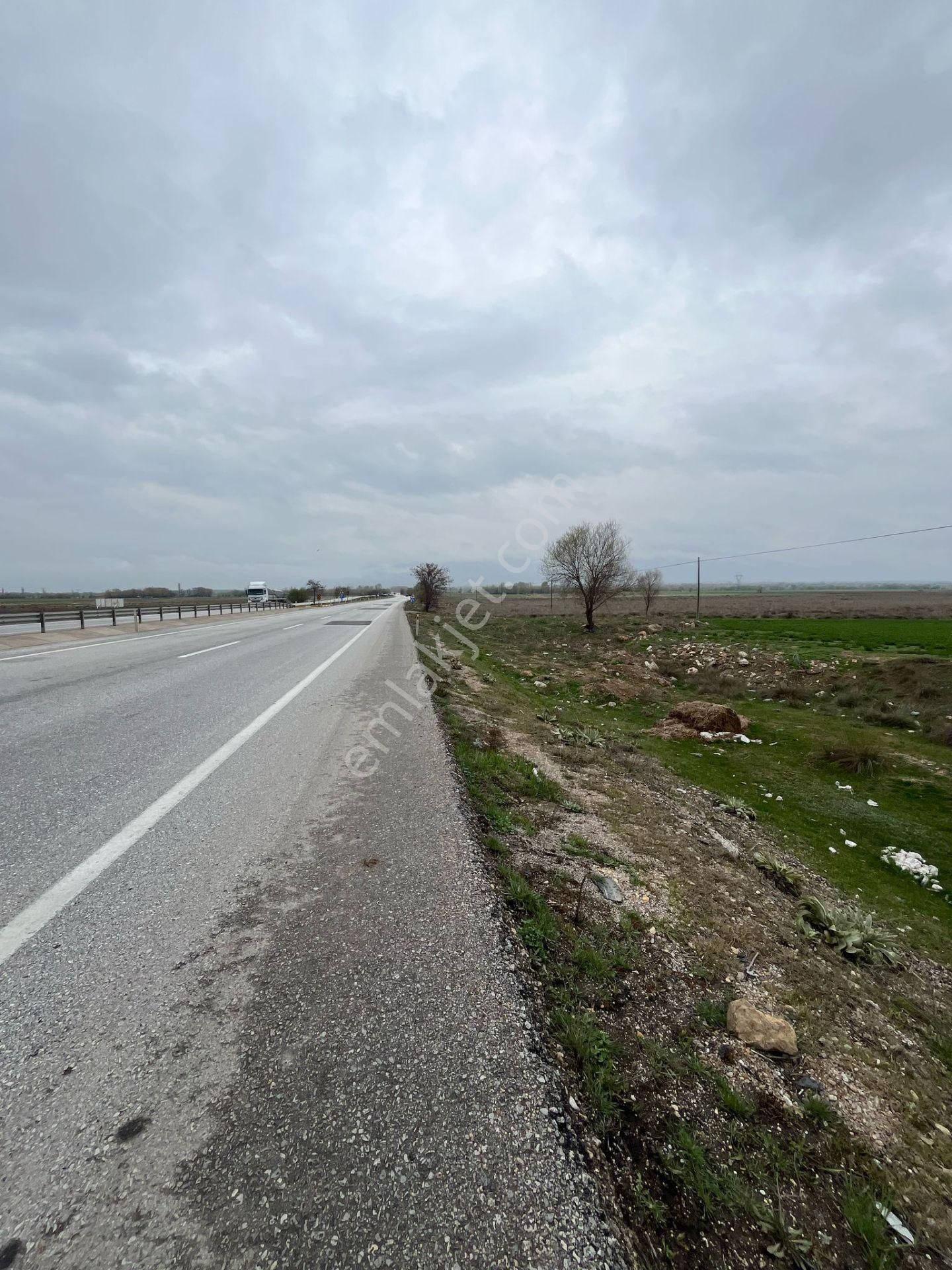 Afyon Üçok Emlaktan Konya Yolü Üzeri Satılık 6.875m Tarla - Görsel 5