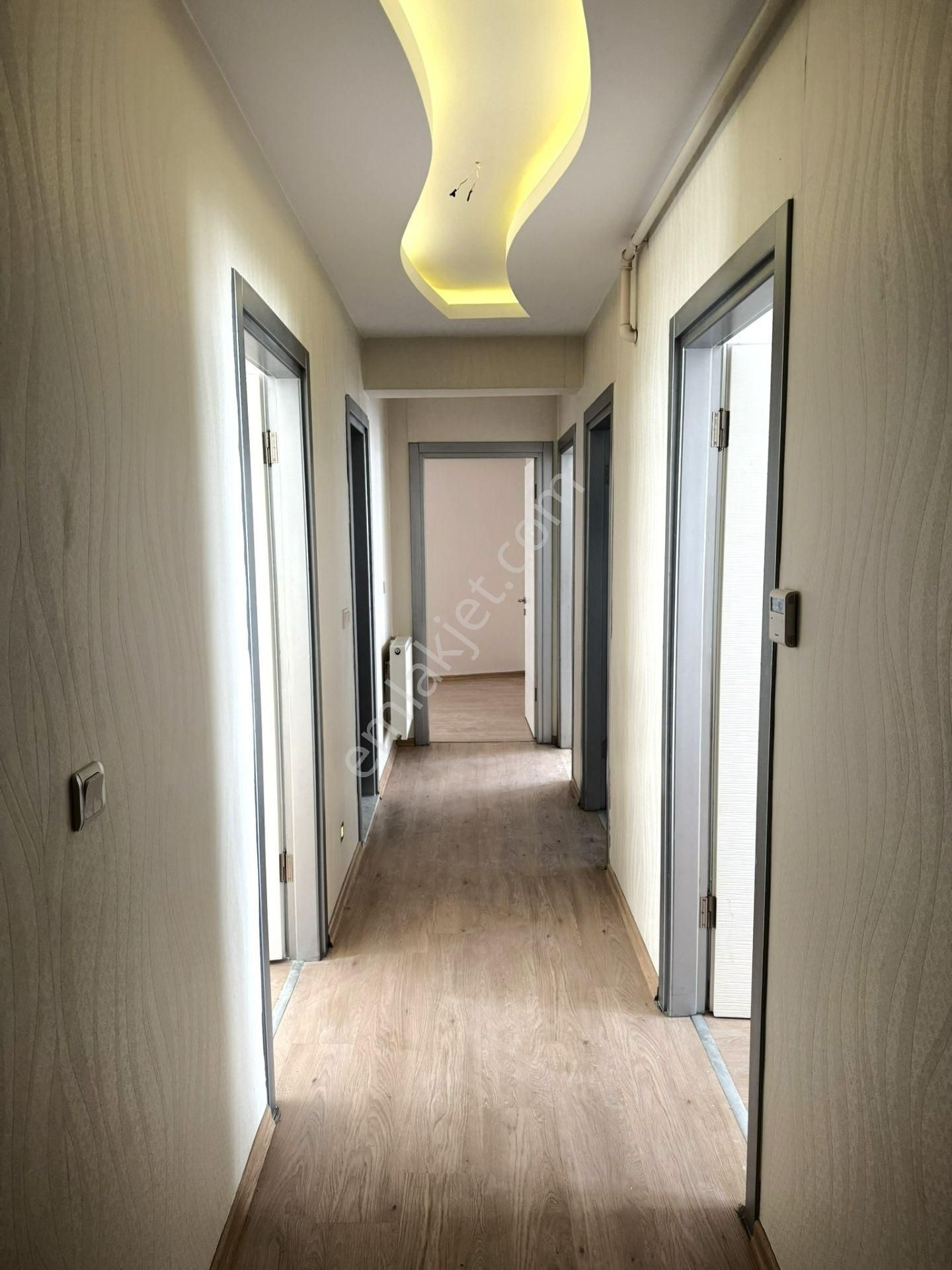 Şemikler Girişinde // 3+1 Arakat // 2 Wc // Limitsiz Emlak'tan - Görsel 2