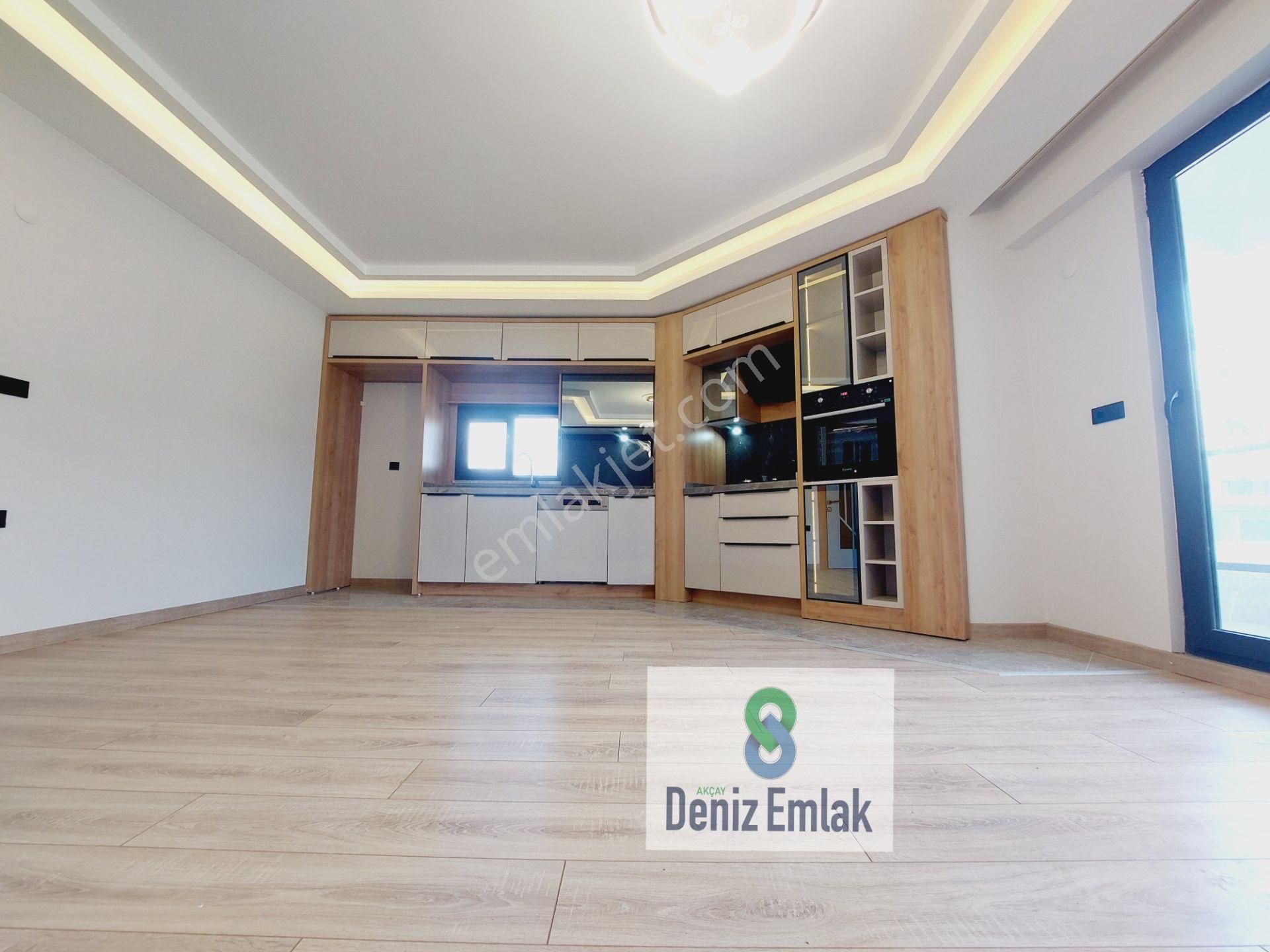 Denizden Akçayda Ön Cephe Otoparklı Lüks Satılık 2+1 Daire.