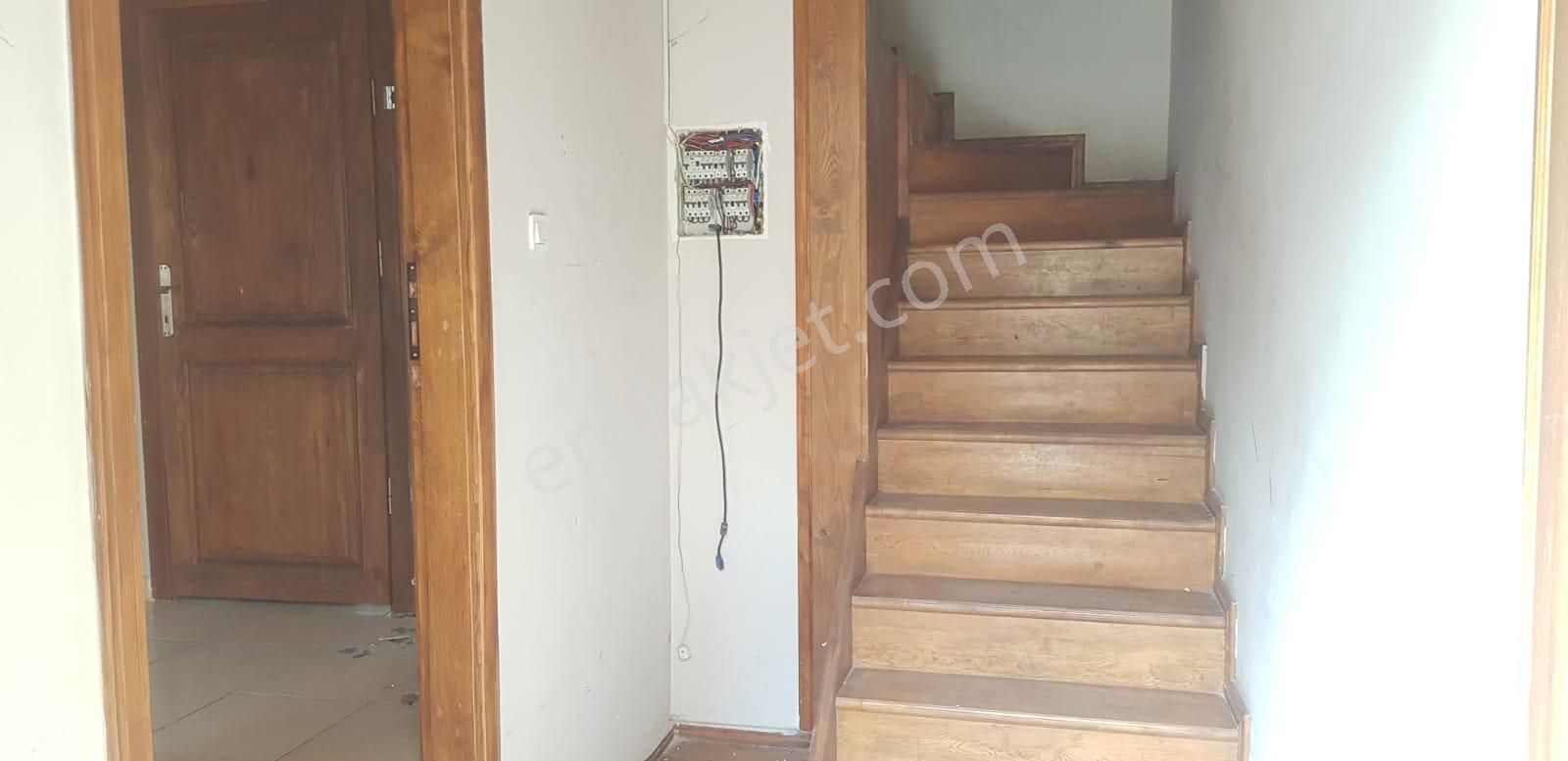 Altıparmak'ta 3 Kat 3 Daire 6 Oda+3 Salon Komple Kiralık Bina - Görsel 5