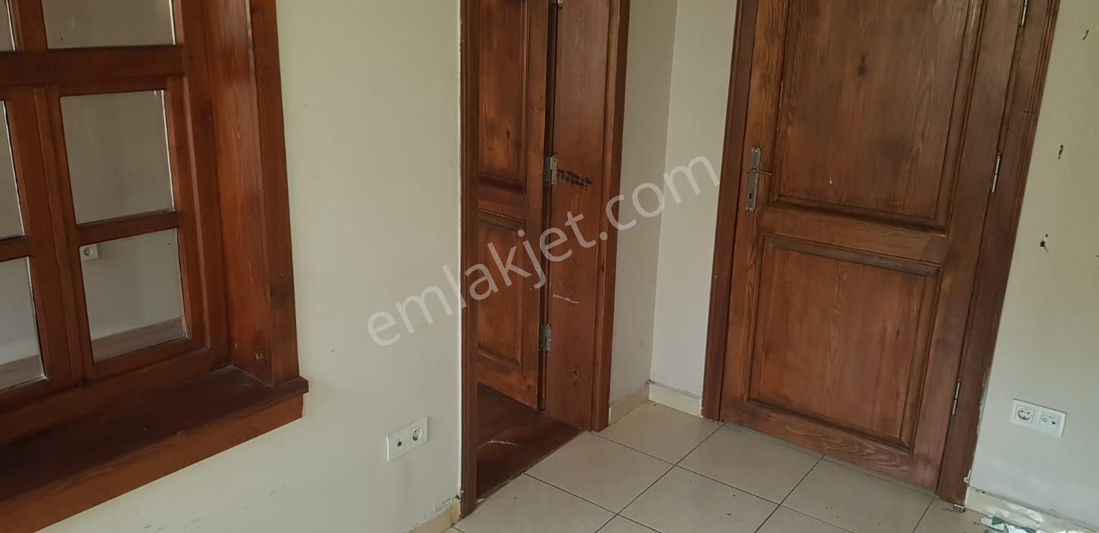 Altıparmak'ta 3 Kat 3 Daire 6 Oda+3 Salon Komple Kiralık Bina - Görsel 6