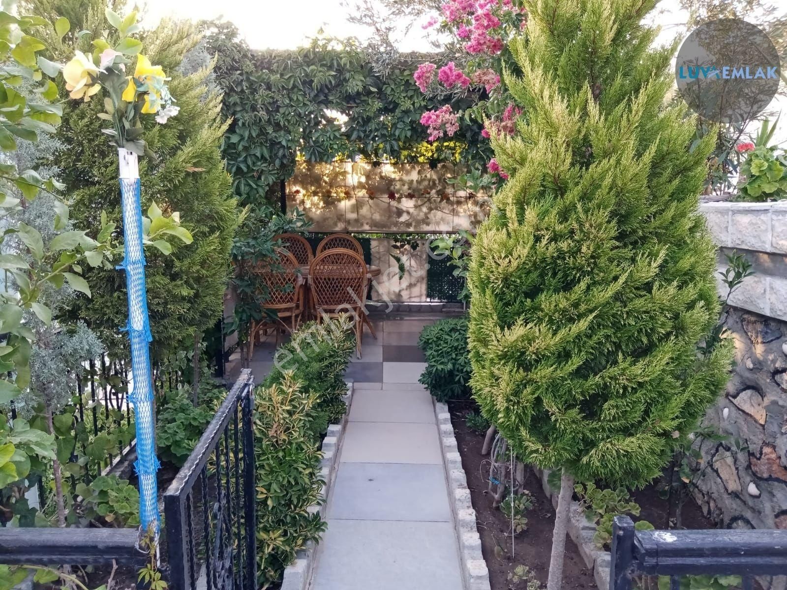 Didim Akbük'te Havuzlu Sitede Panoramik Deniz Manzaralı Satılık 2+1 Dubleks - Görsel 8