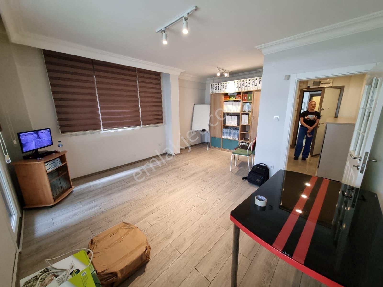 Kadıköy Halk Eğitim Merkezine Yakın Ofise Ve Konuta Uygun