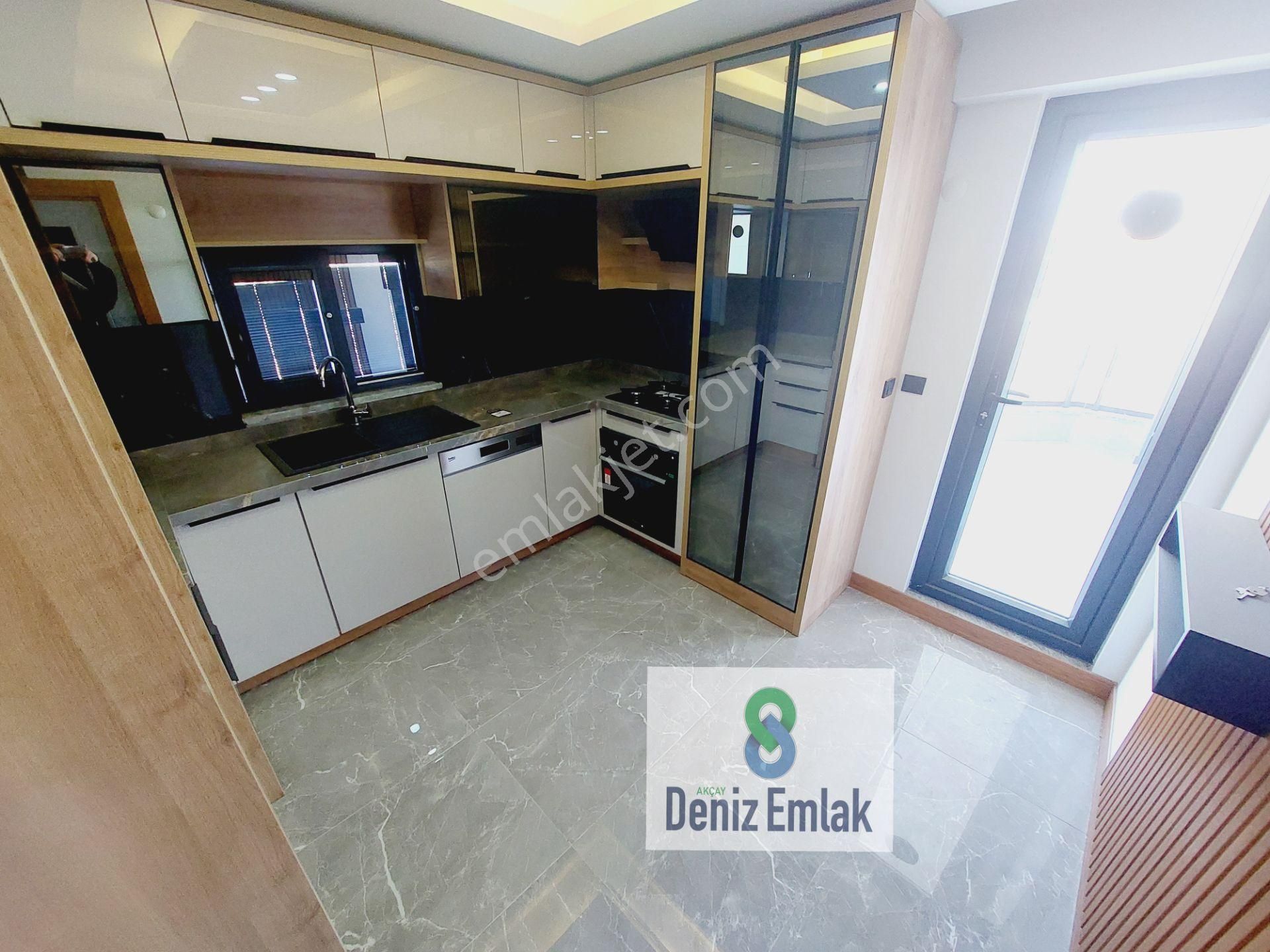 Denizden Akçayda Ön Cephe Otoparklı Lüks Ebeveynli Satılık 3+1 Daire.