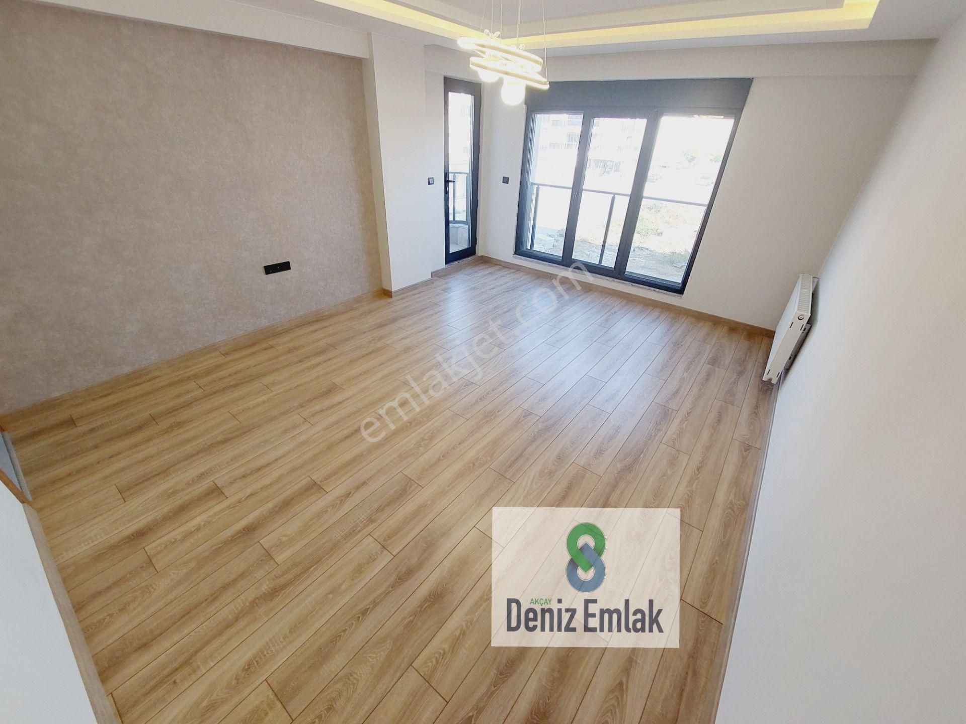 Denizden Akçayda Ön Cephe Otoparklı Lüks Ebeveynli Satılık 3+1 Daire.