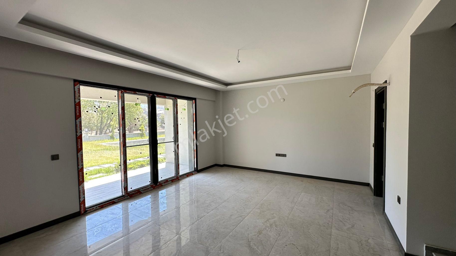 Menemen Emıralem'de Havuzlu Sıtede 3+1 Dubleks Vılla – Doğayla İç İçe, Ferah Yaşam Alanı - Görsel 13