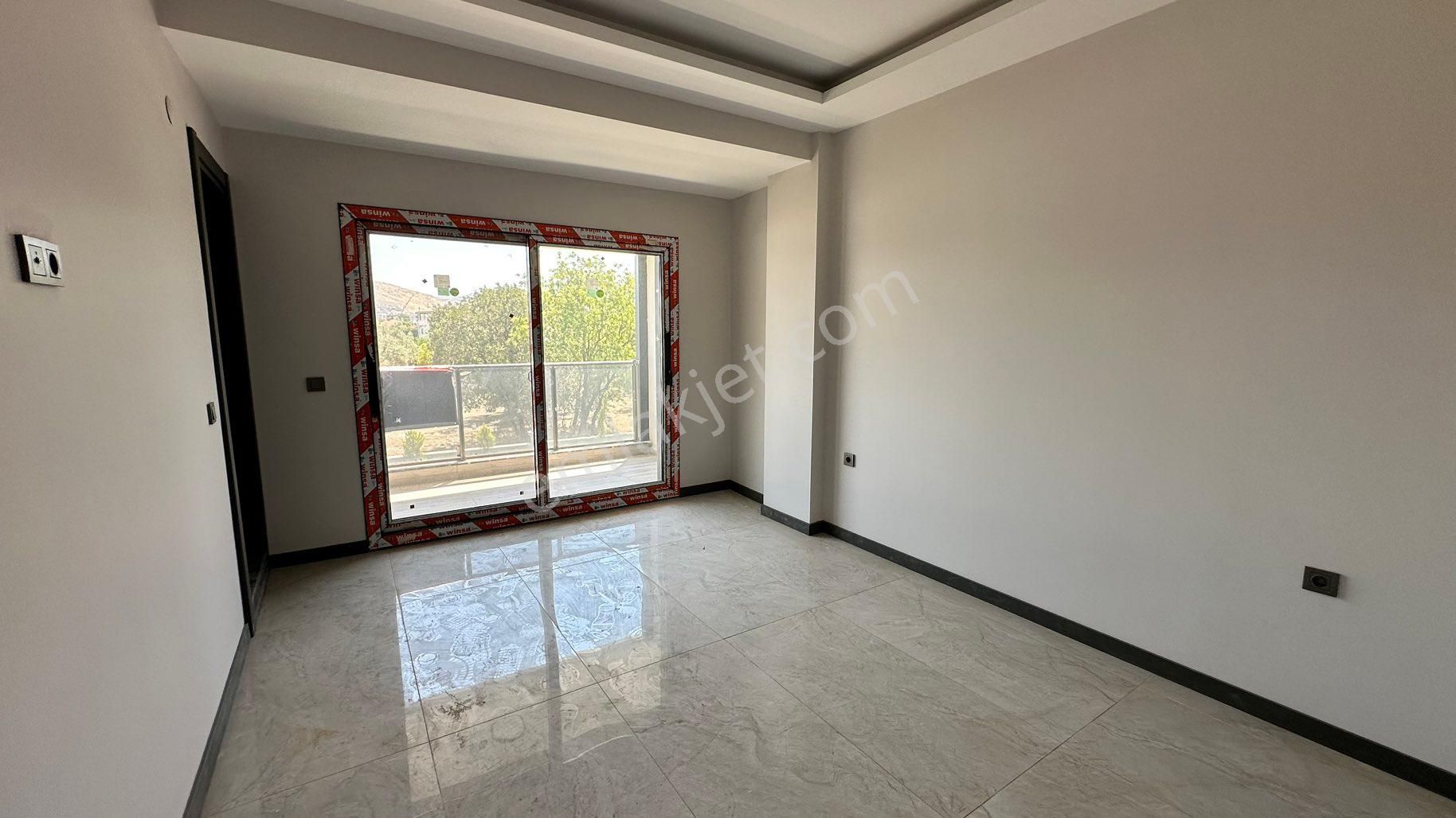 Menemen Emıralem'de Havuzlu Sıtede 3+1 Dubleks Vılla – Doğayla İç İçe, Ferah Yaşam Alanı - Görsel 18