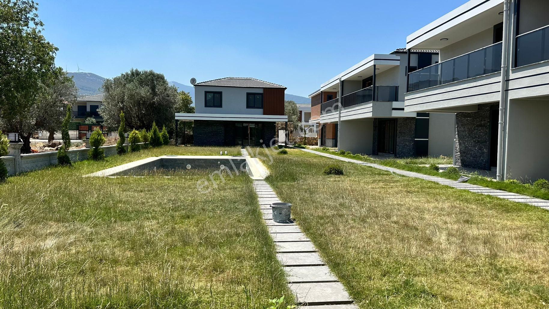 Menemen Emıralem'de Havuzlu Sıtede 3+1 Dubleks Vılla – Doğayla İç İçe, Ferah Yaşam Alanı - Görsel 4