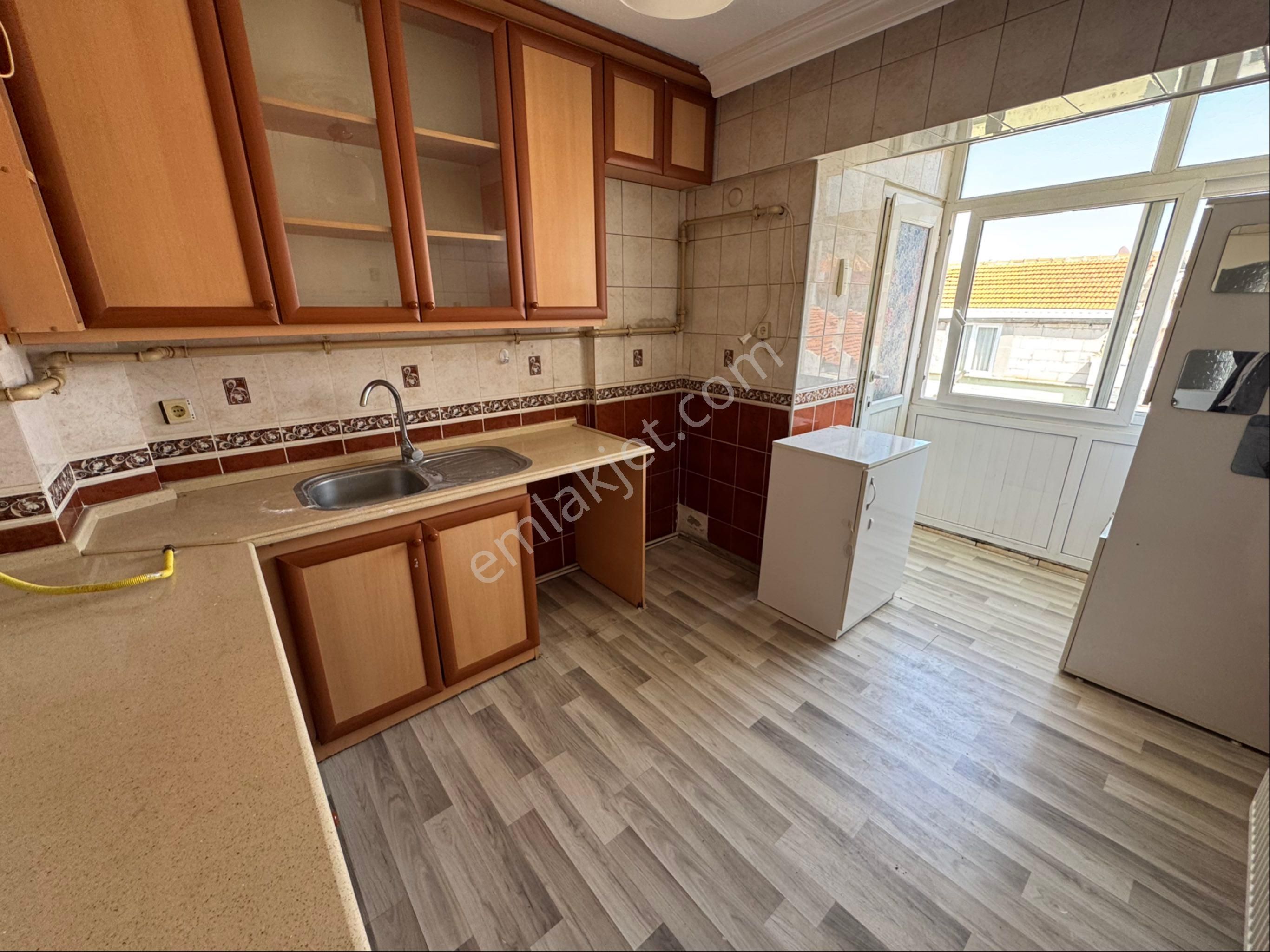 Kw'den Perşembe Pazarı Dibinde,önü Açık,boş,satılık 3+1 Daire