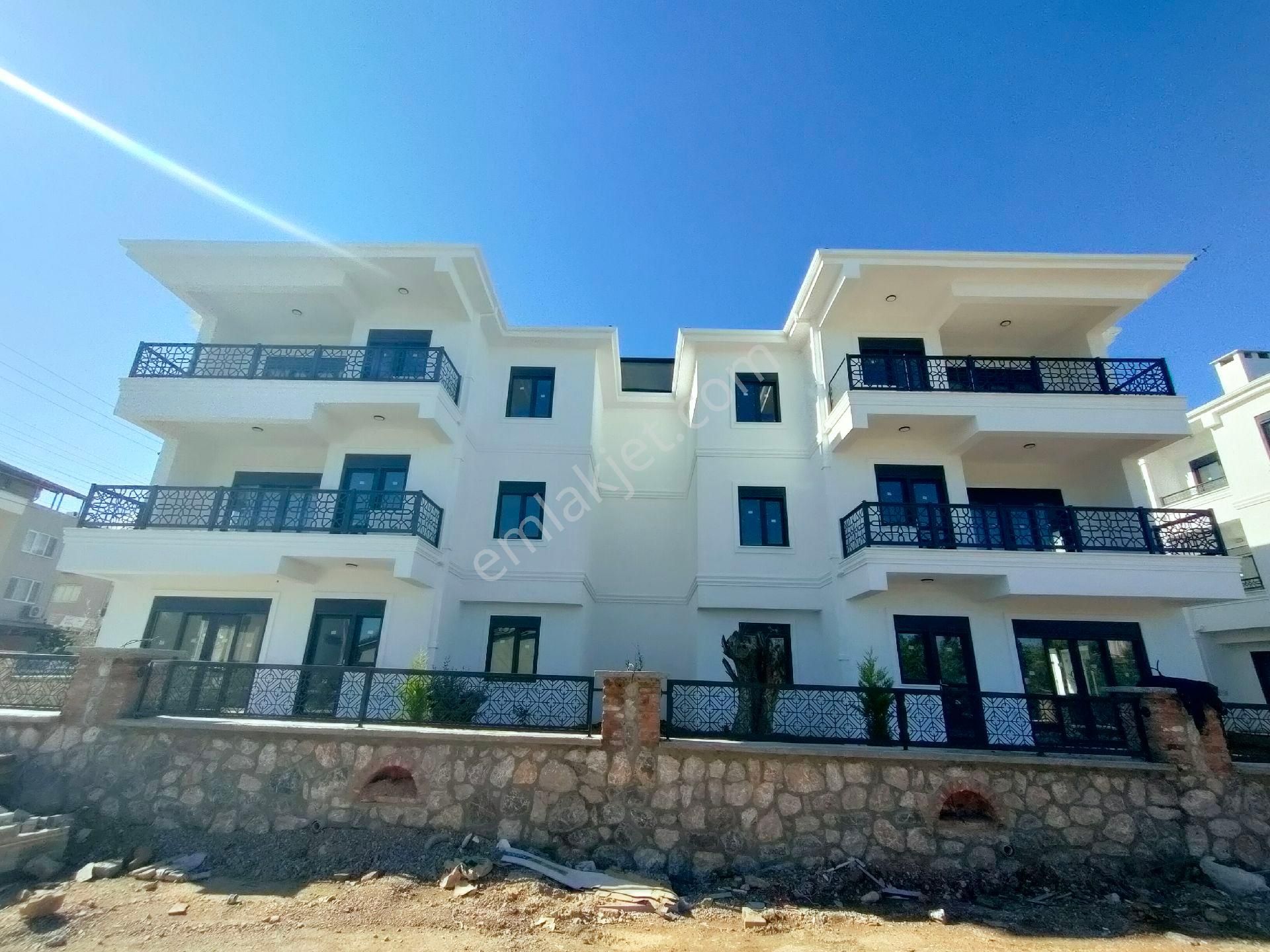 Küçükkuyu Da Denize 200 Metre Mesafede Heryere Yakın Merkezi Konumda 2+1 Ayrı Mutfaklı Sıfır Daire