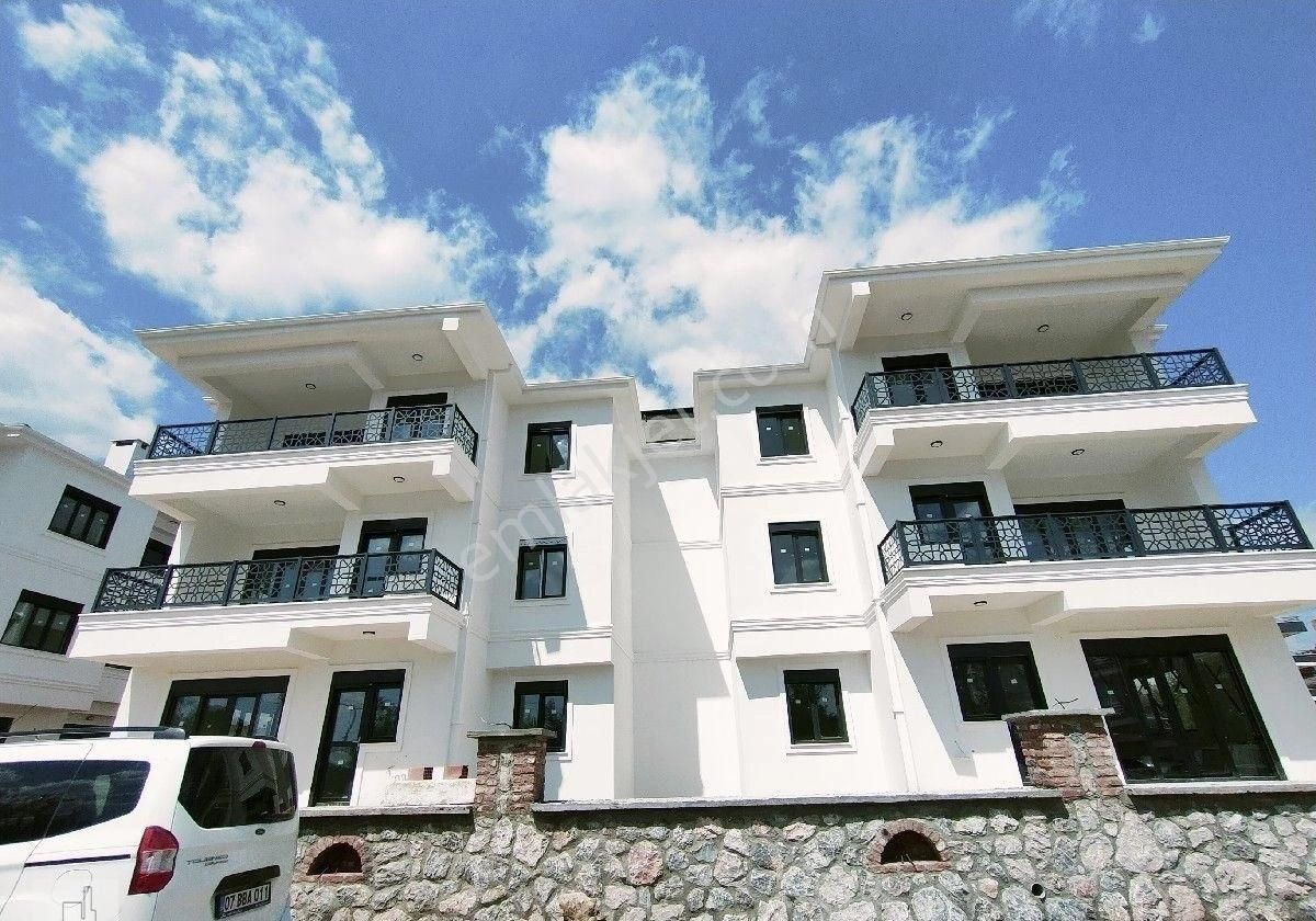 Küçükkuyu Da Denize 200 Metre Mesafede Heryere Yakın Merkezi Konumda 2+1 Ayrı Mutfaklı Sıfır Daire