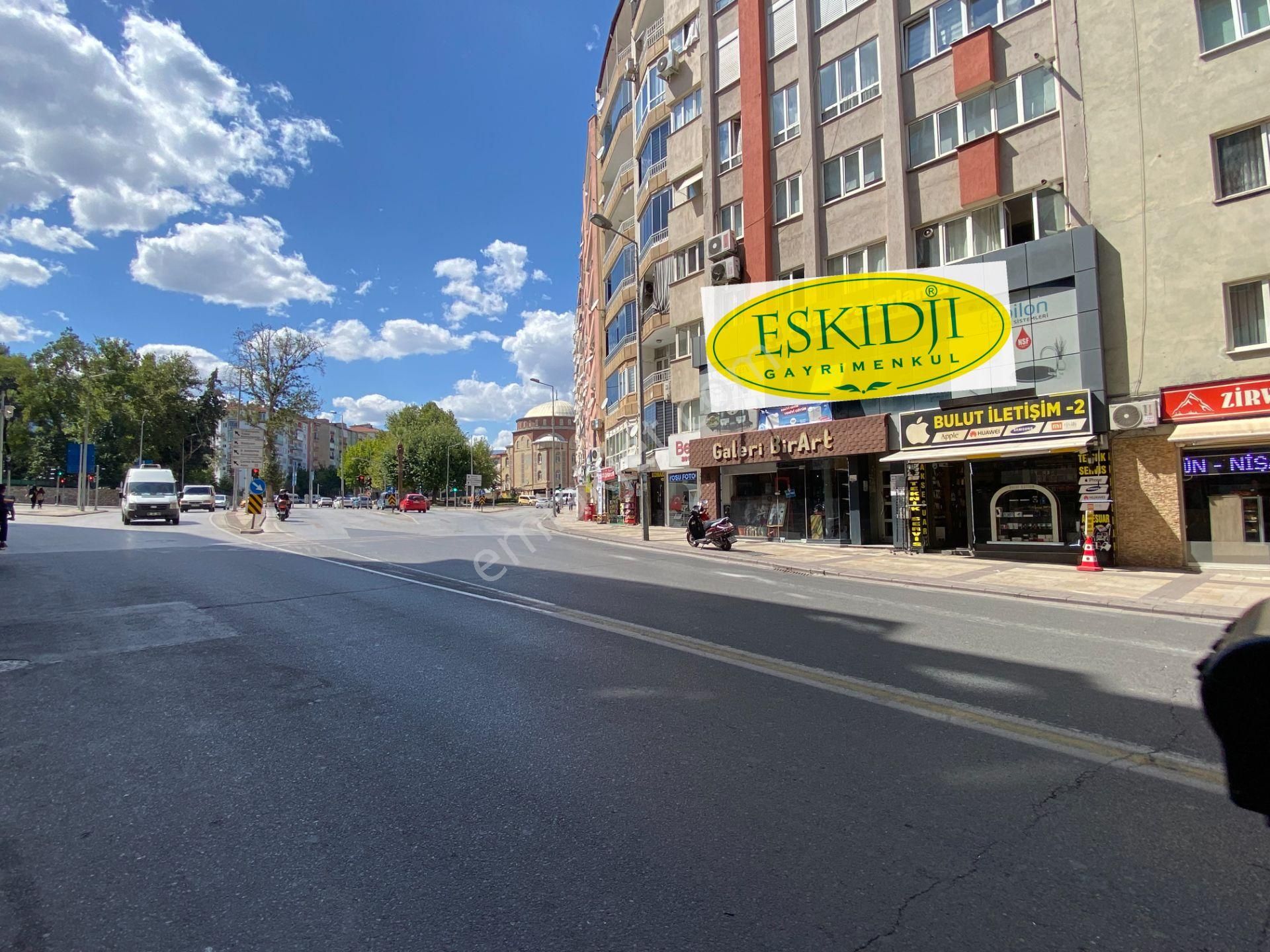 Eskidjiden Lise Caddesinde Tabela Değeri Olan Fırsat Ofis !