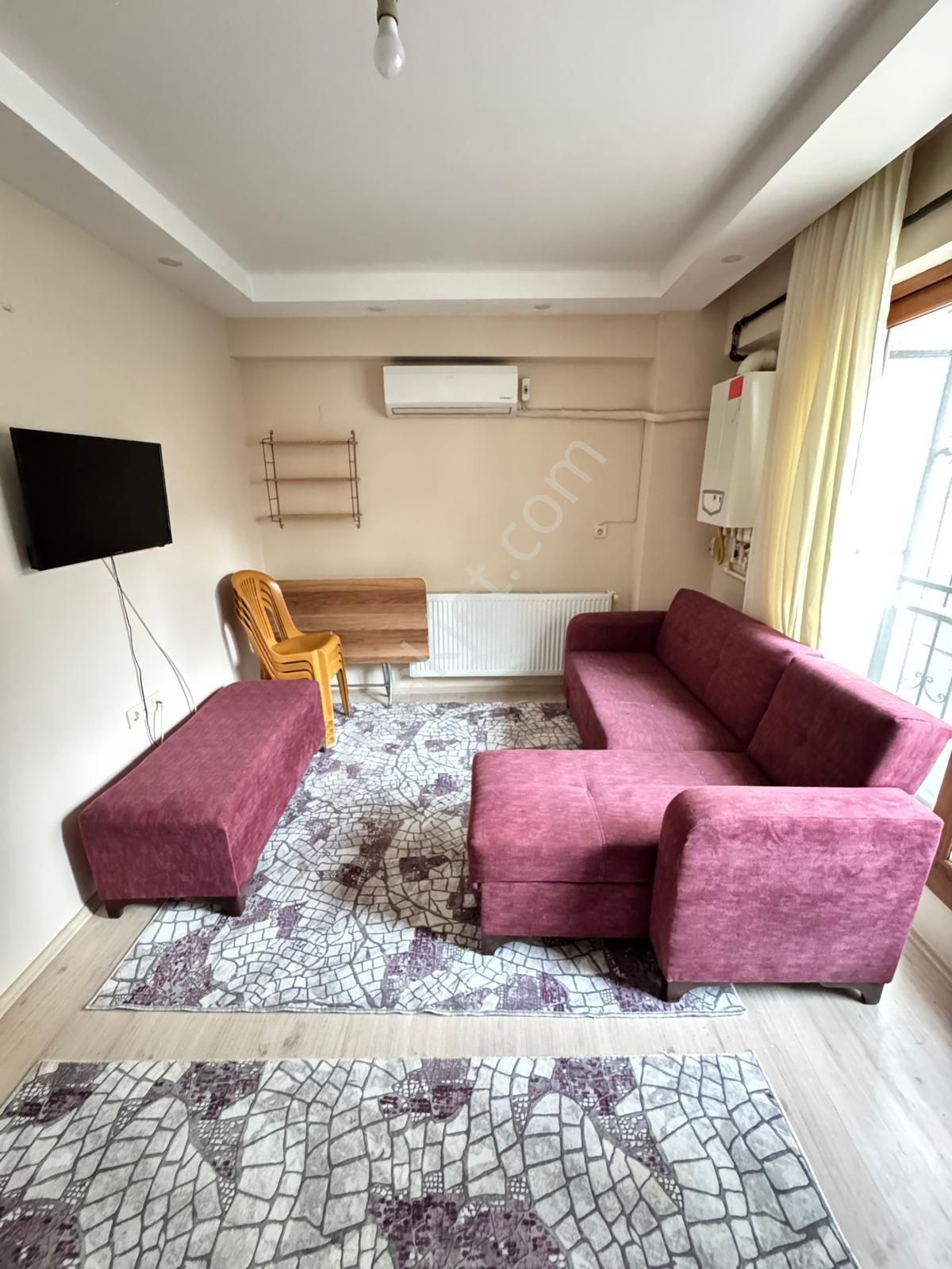 Liderden Çarşı Merkezde Memura Kiralık Doğalgazlı Eşyalı 1+1