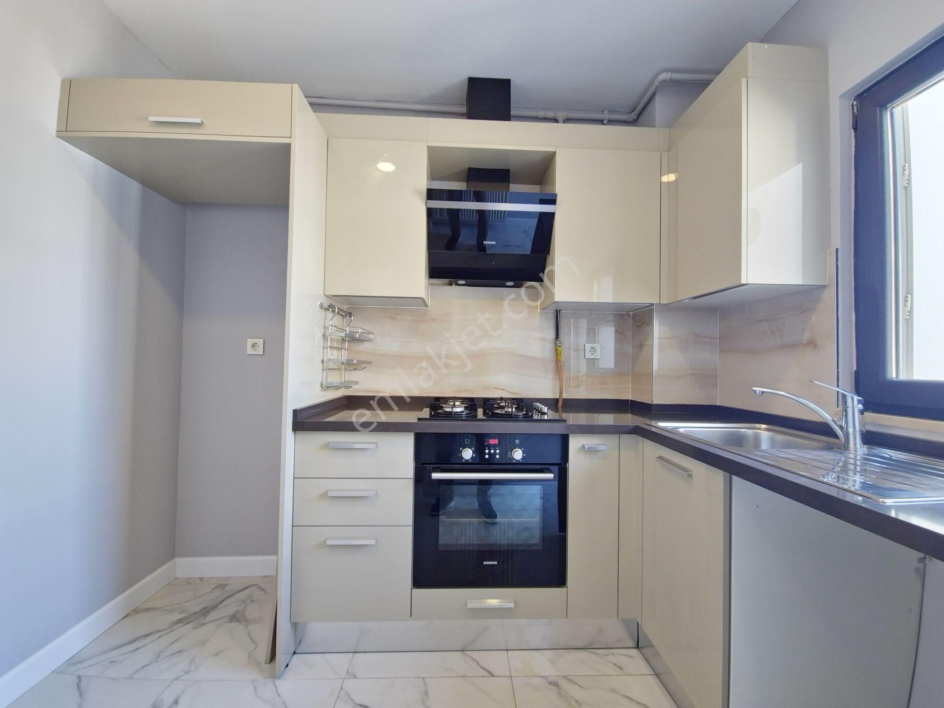 Kozyatağı Ş.evlerde Teras+balkon Ebeveynli Depolu 2+1