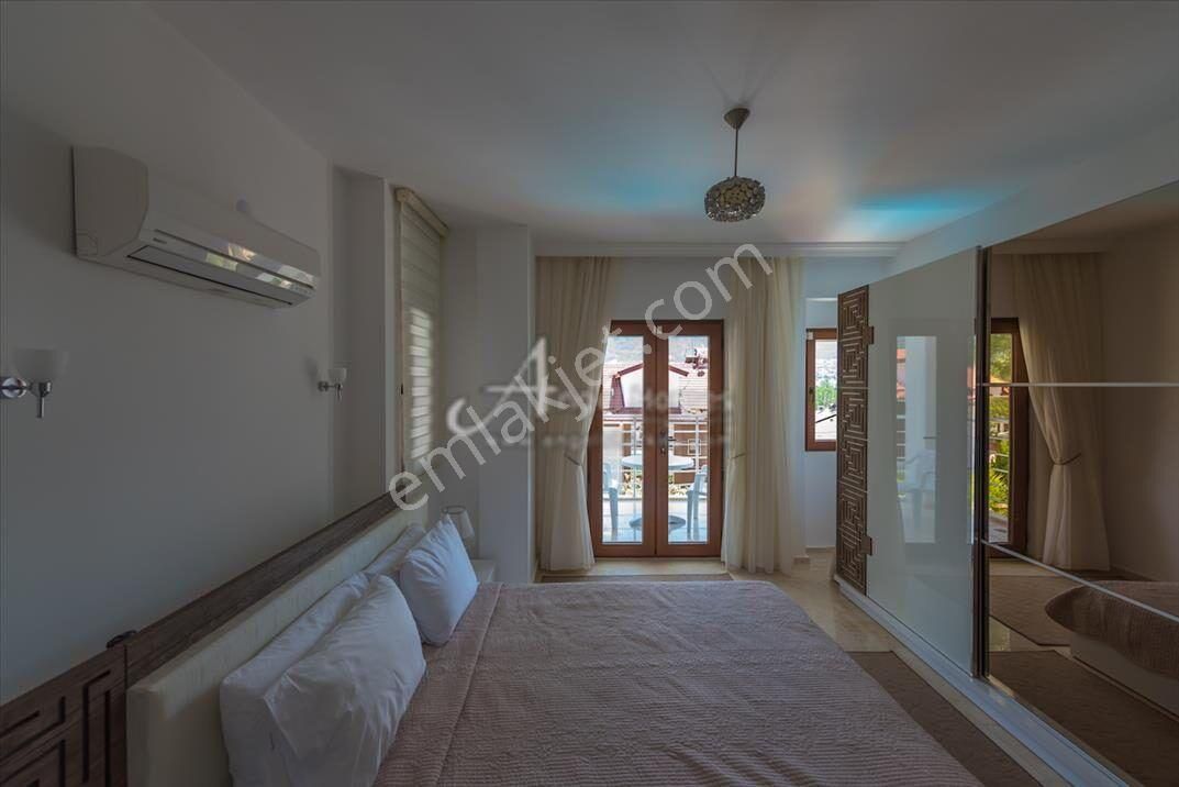 Hisarönü'nün En Güzel Lokasyonundan Satılık 4 Odalı Villa - Görsel 14