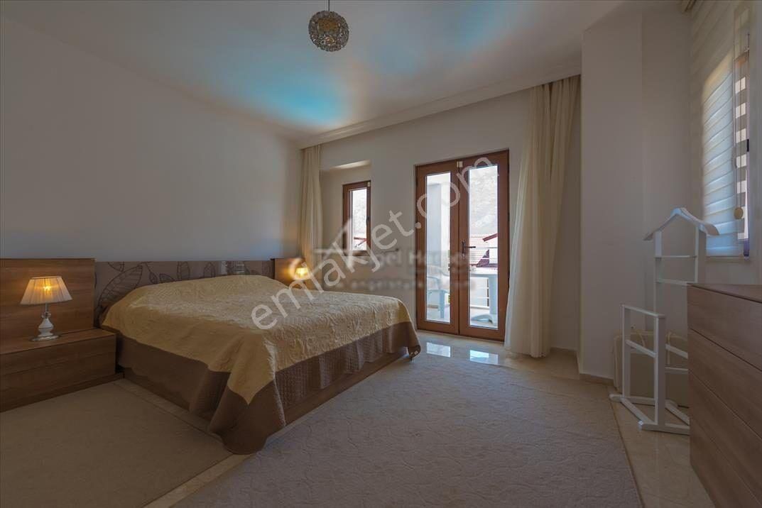 Hisarönü'nün En Güzel Lokasyonundan Satılık 4 Odalı Villa - Görsel 12