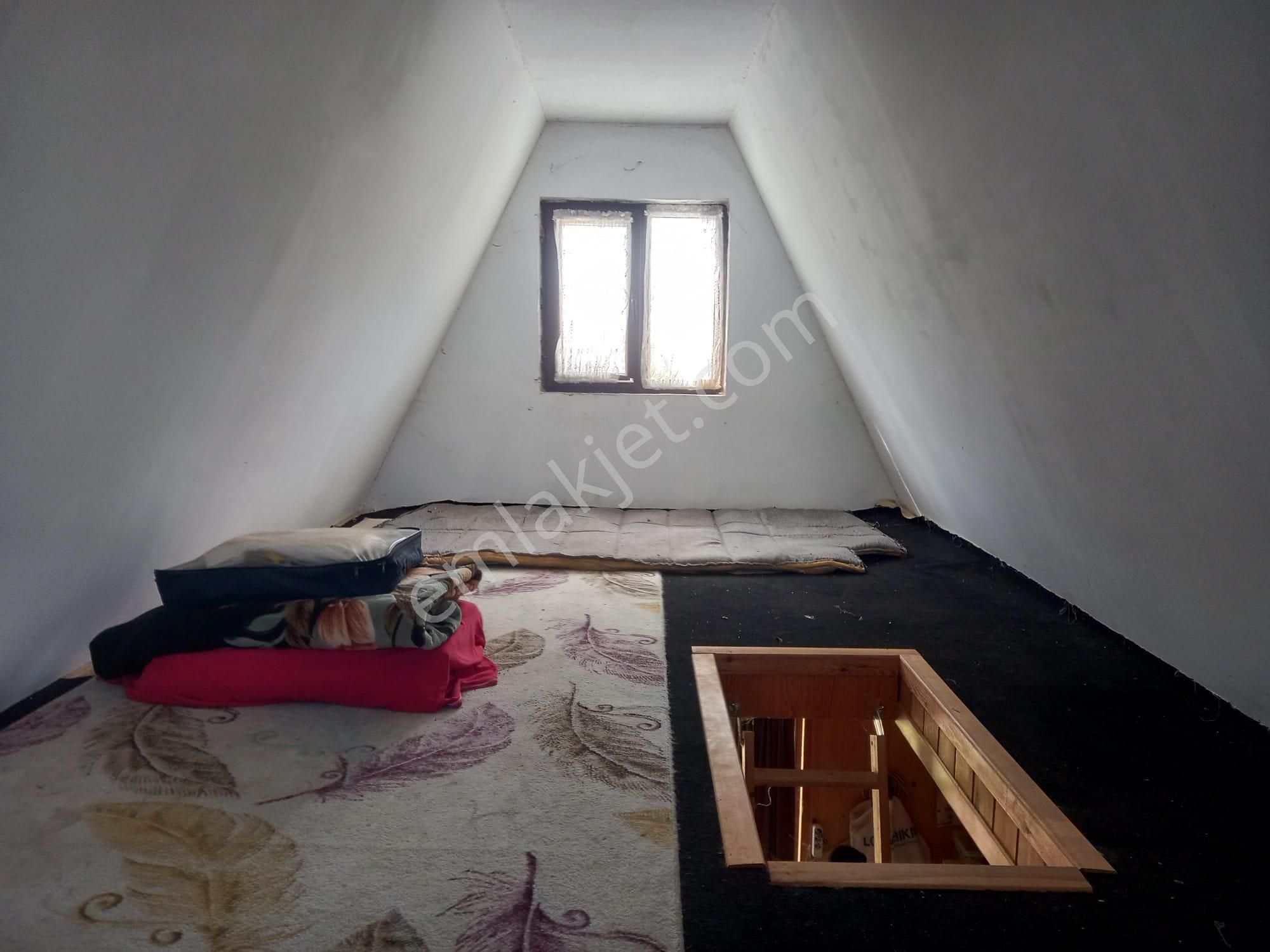 Roma' Dan Çitli' De Bağ Evi Olan Satılık Tarla - Görsel 13