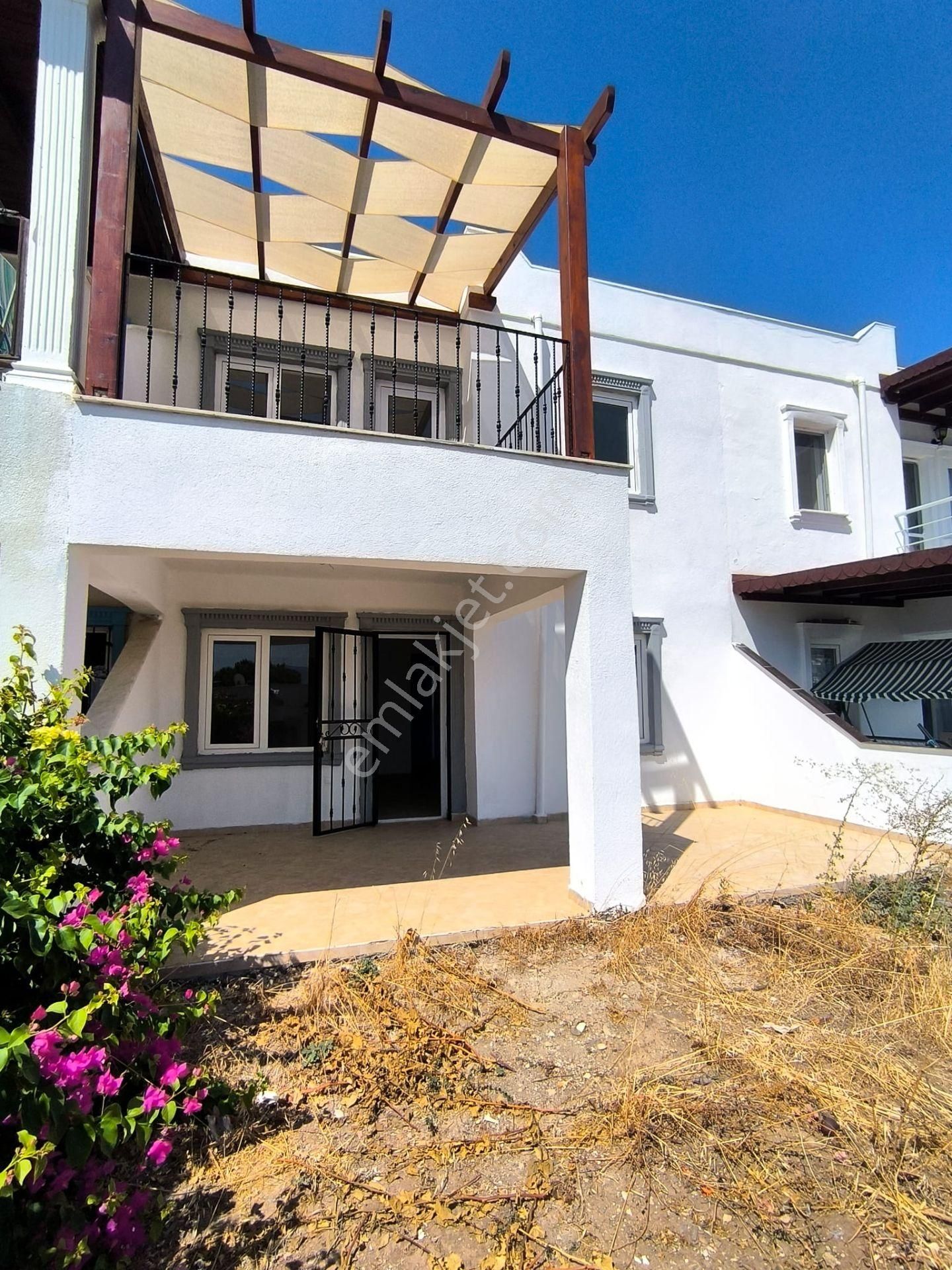 Gültan Sitesinde Deniz Manzaralı Dubleks 3+1 Villa - Görsel 23