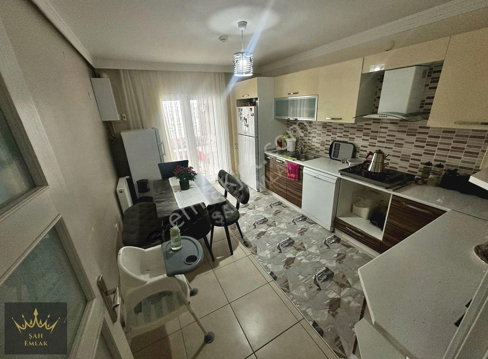 Şah Emlak'tn Güvenlikli Sitede 3+1 150m² Ara Katta Satılık Konut