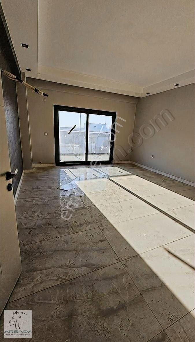 Kuşadası Merkezde Havuzlu Site Satılık 2+1 Daire - Görsel 3
