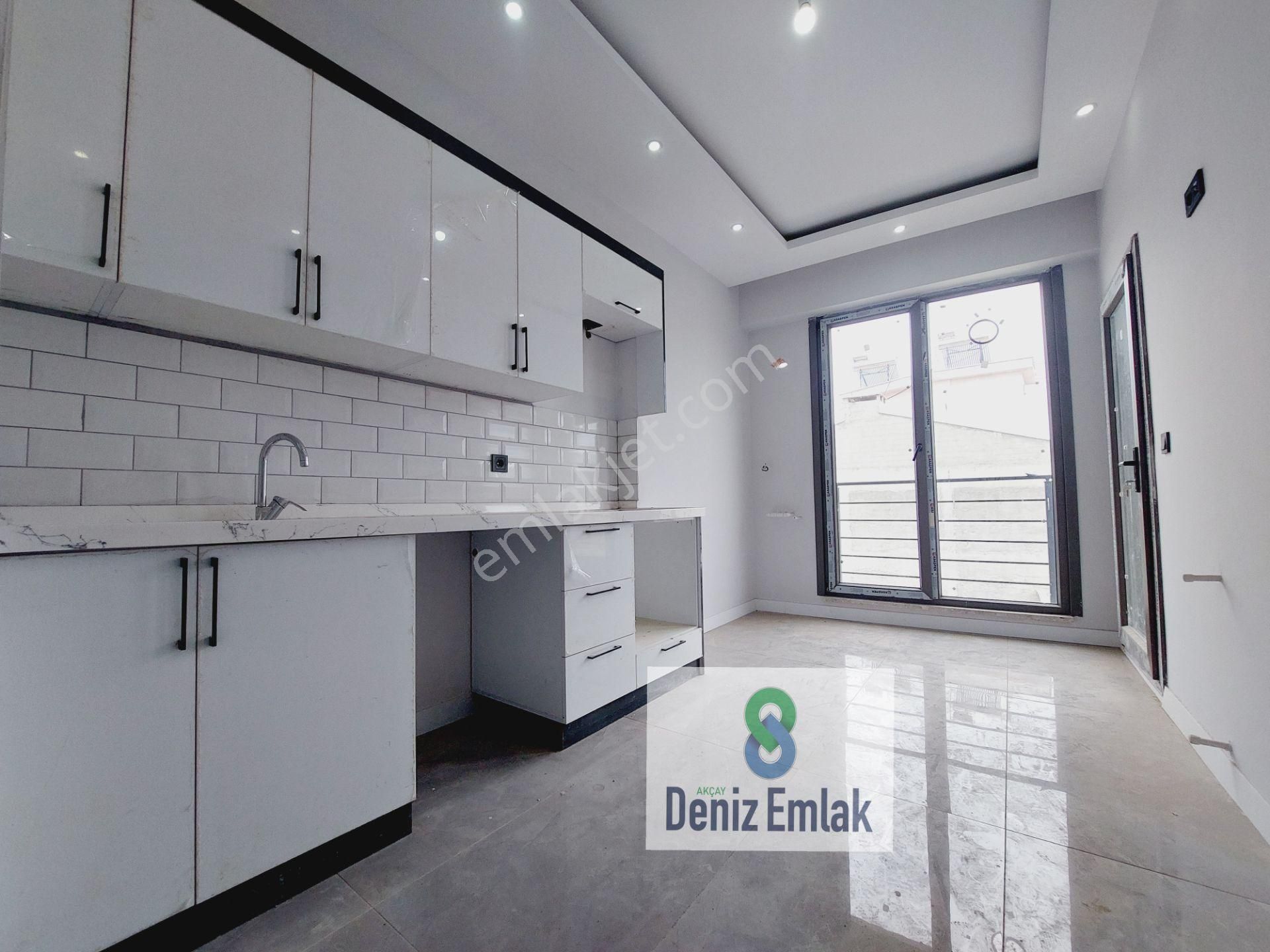 Denizden Akçayda Ön Cephe Asansörlü Satılık 4+1 Dubleks Daire.