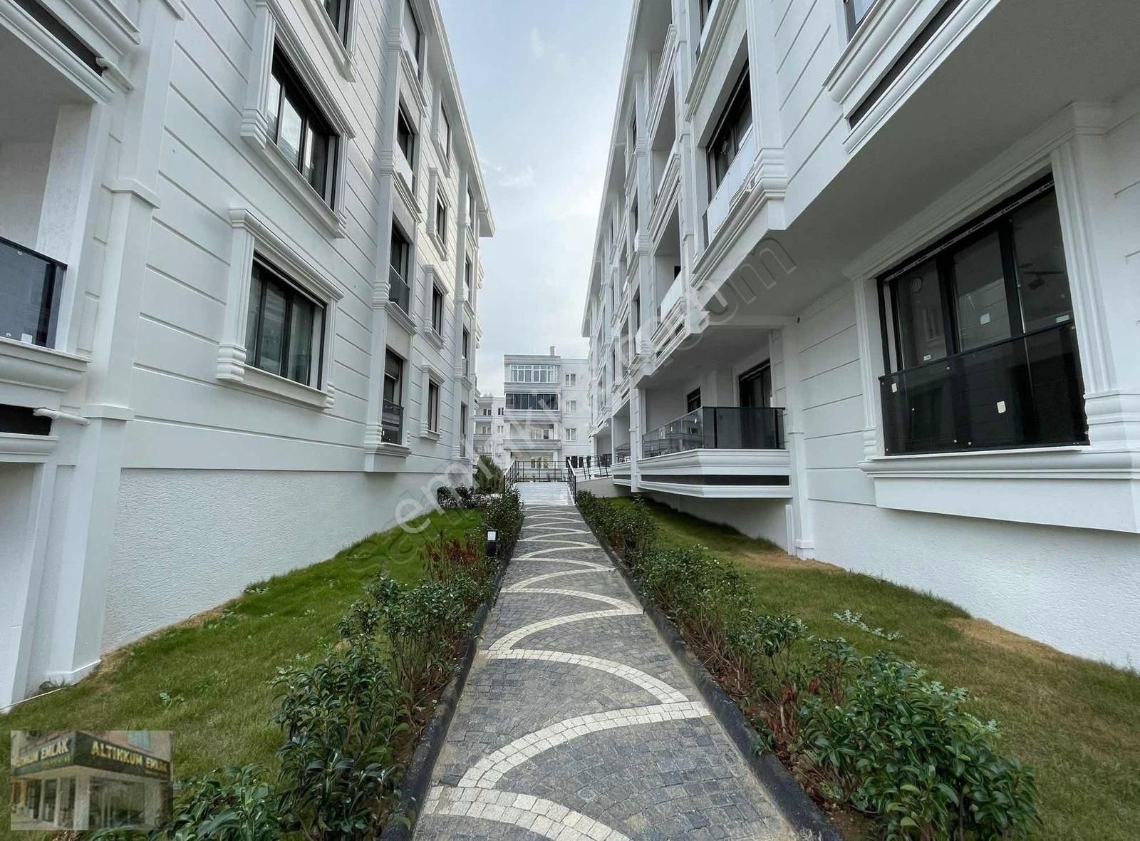 Sarımsaklı'da Yüzme Havuzlu Sitede 2+1 Satılık Yazlık - Görsel 4