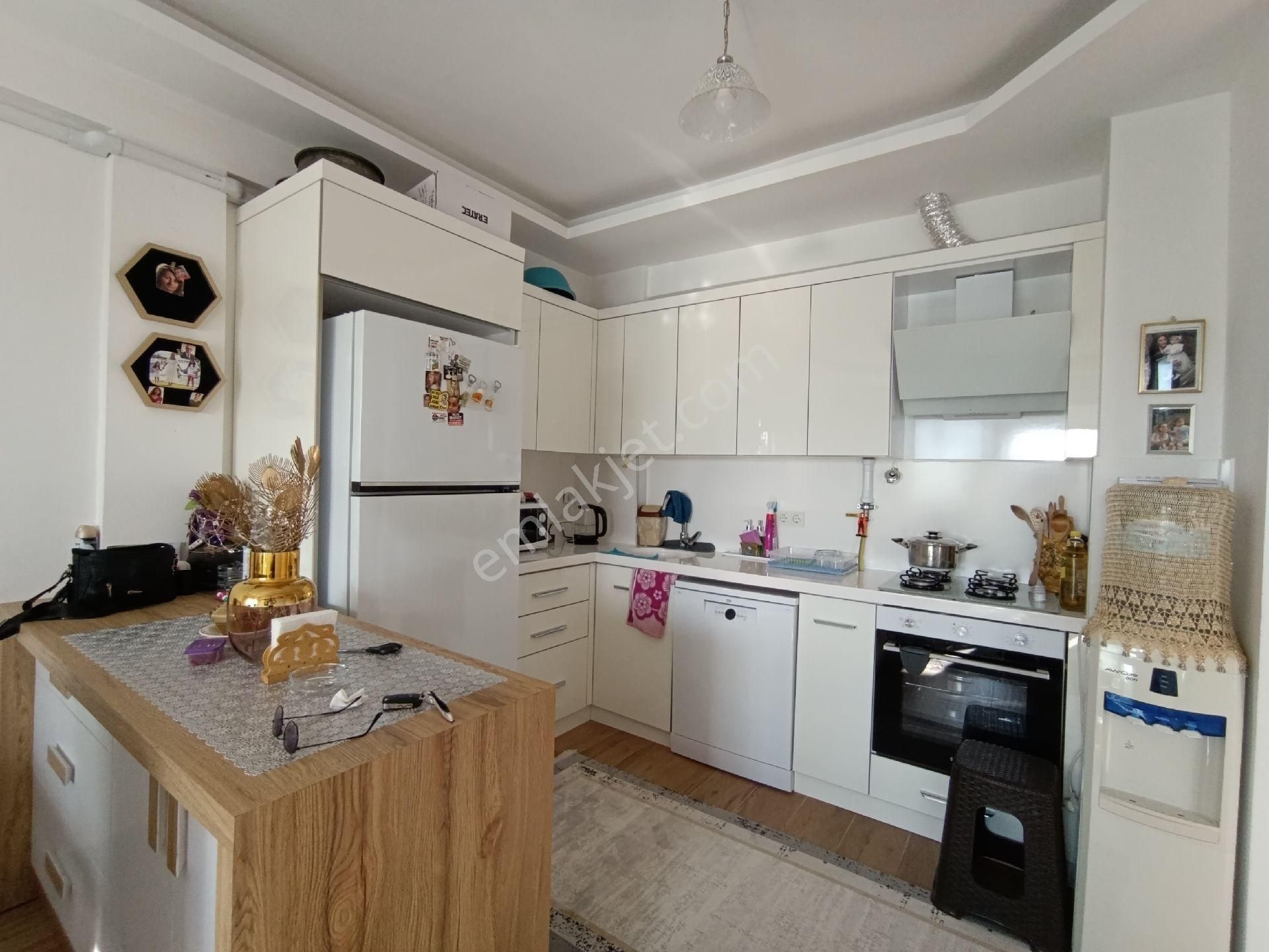 Kuşadası'nda Havuzlu Sitede Doğalgazlı 1+1 Daire - Görsel 7