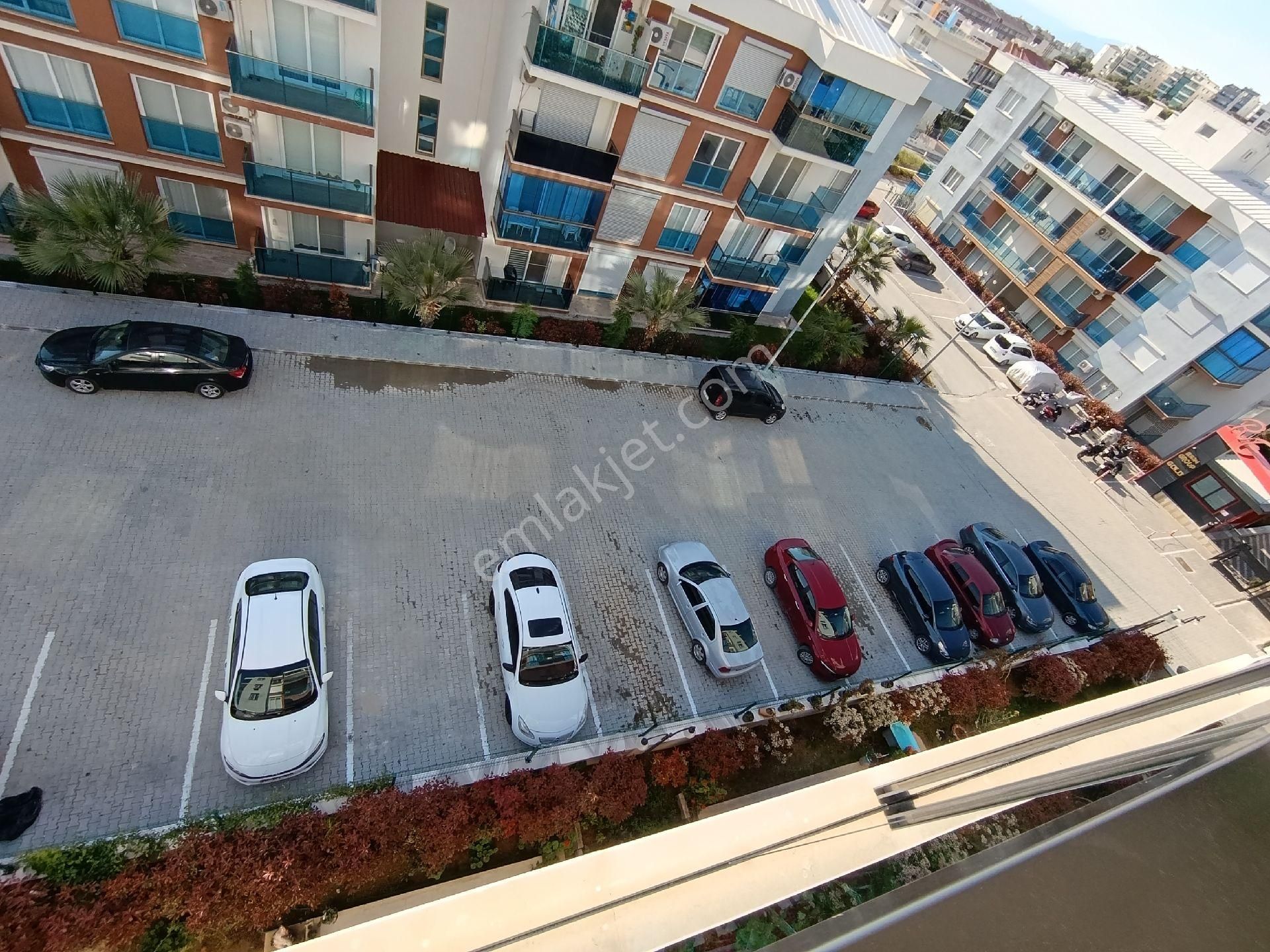 Kuşadası'nda Havuzlu Sitede Doğalgazlı 1+1 Daire - Görsel 25