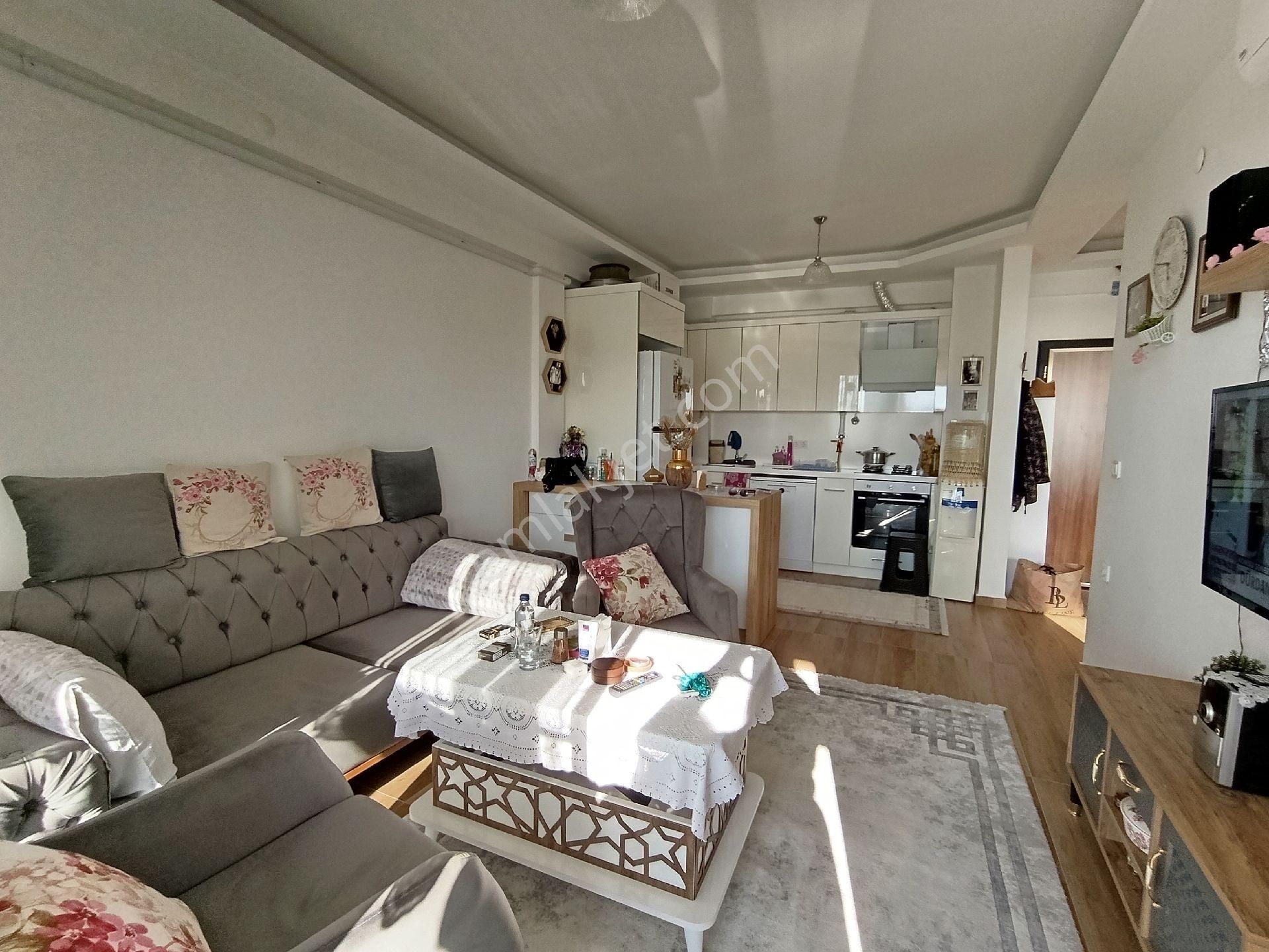 Kuşadası'nda Havuzlu Sitede Doğalgazlı 1+1 Daire - Görsel 13