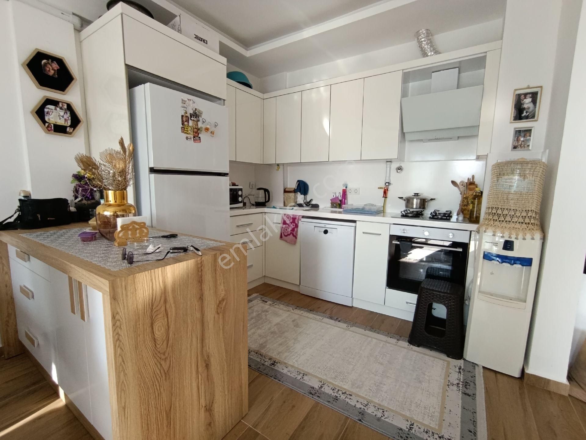 Kuşadası'nda Havuzlu Sitede Doğalgazlı 1+1 Daire - Görsel 6