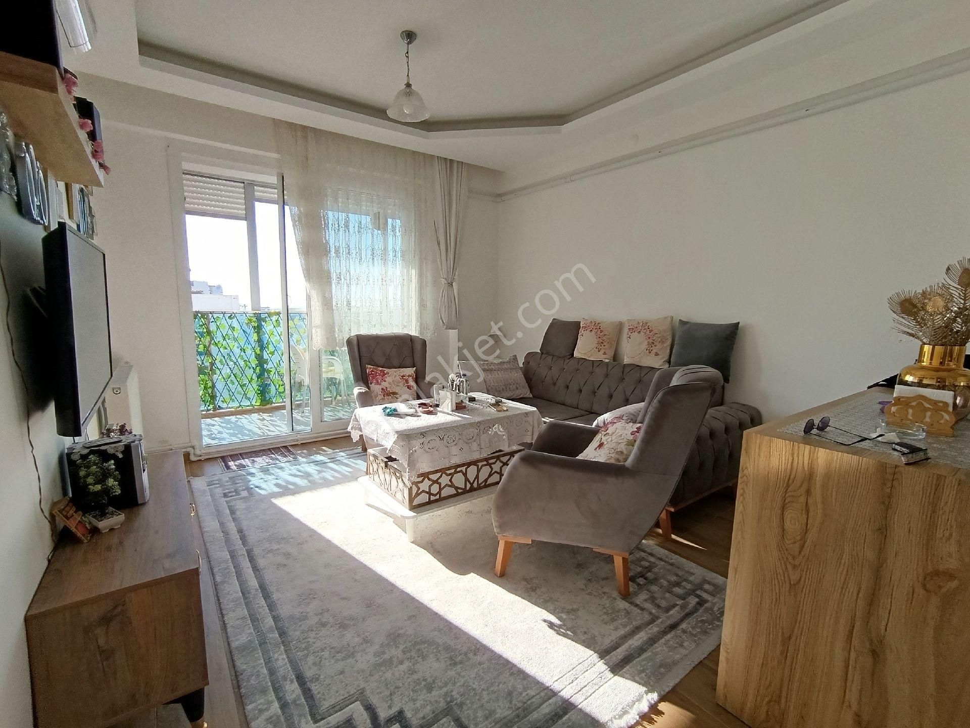 Kuşadası'nda Havuzlu Sitede Doğalgazlı 1+1 Daire - Görsel 15