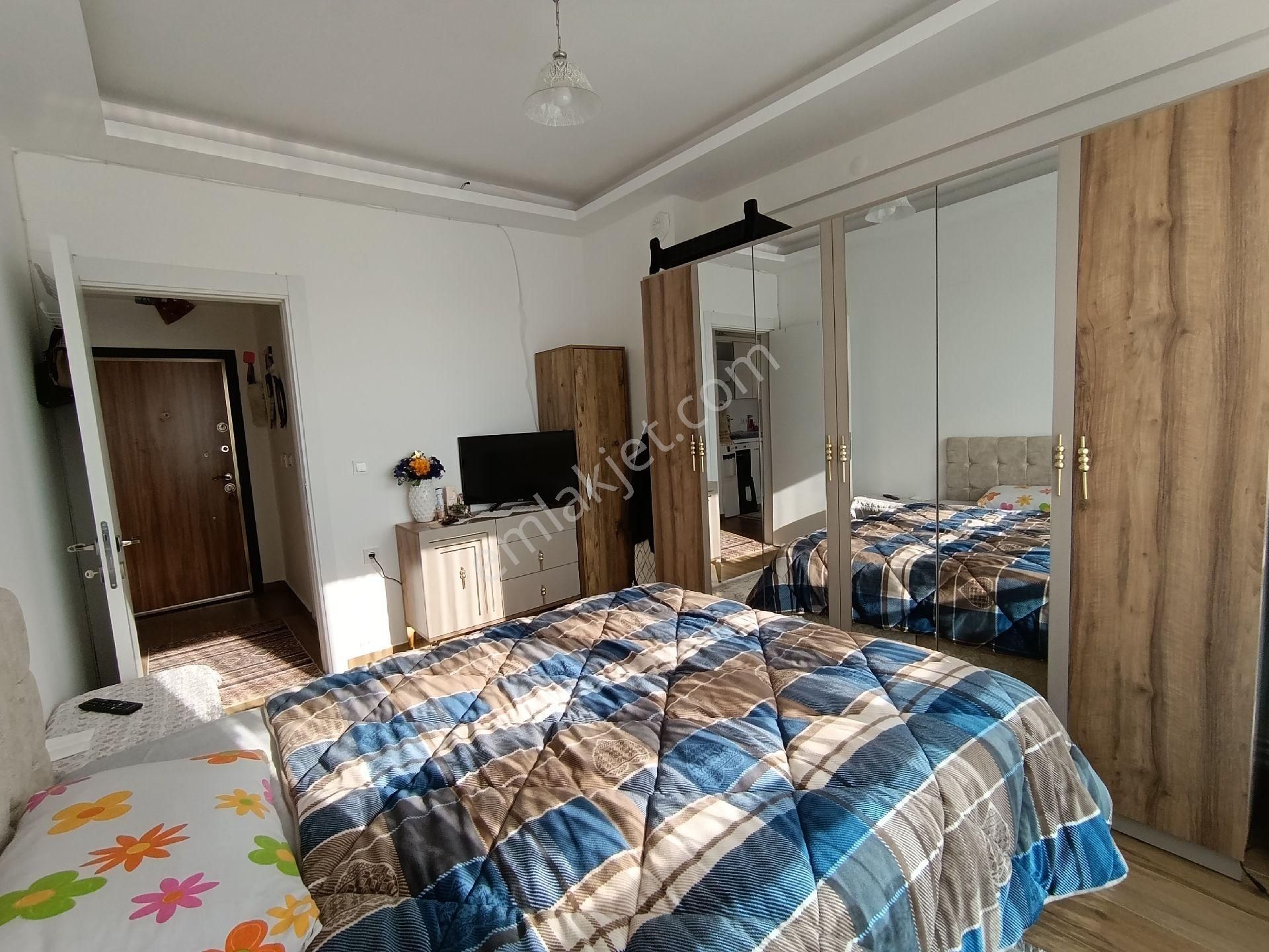 Kuşadası'nda Havuzlu Sitede Doğalgazlı 1+1 Daire - Görsel 19