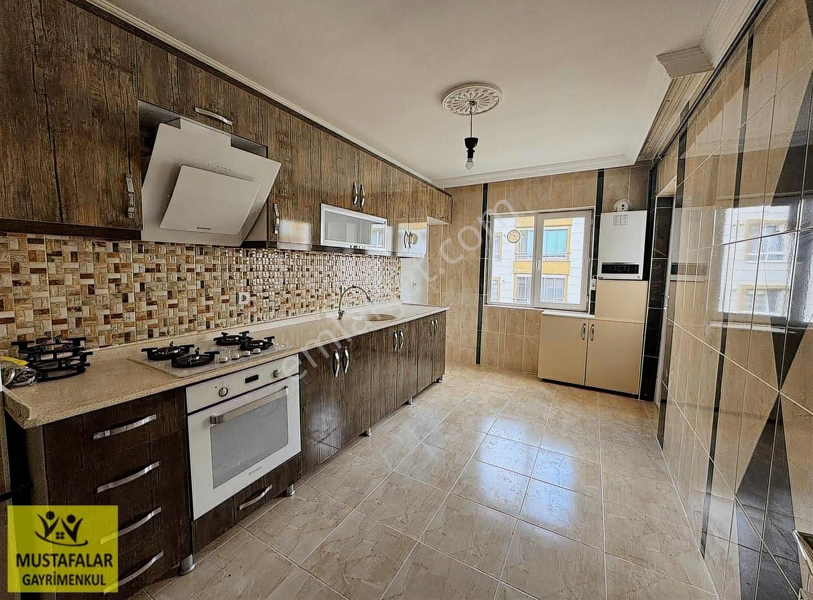 Mustafalardan Bucuk İlkokulu Yanında Fırsat 4+1 150 M2 Daire