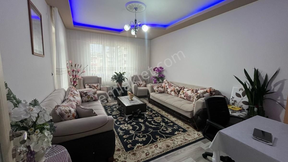 Anadolu Emlaktan Pazar Altında 3+1 Geniş Bakımlı Satılık Daire