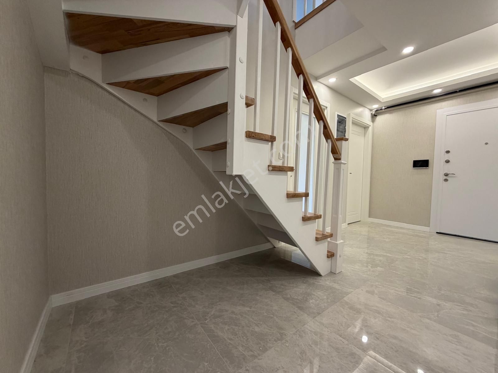 Bahçelievler Merkezde 5+2 Eşsiz Terasıyla Oturuma Hazır Dublex - Görsel 22