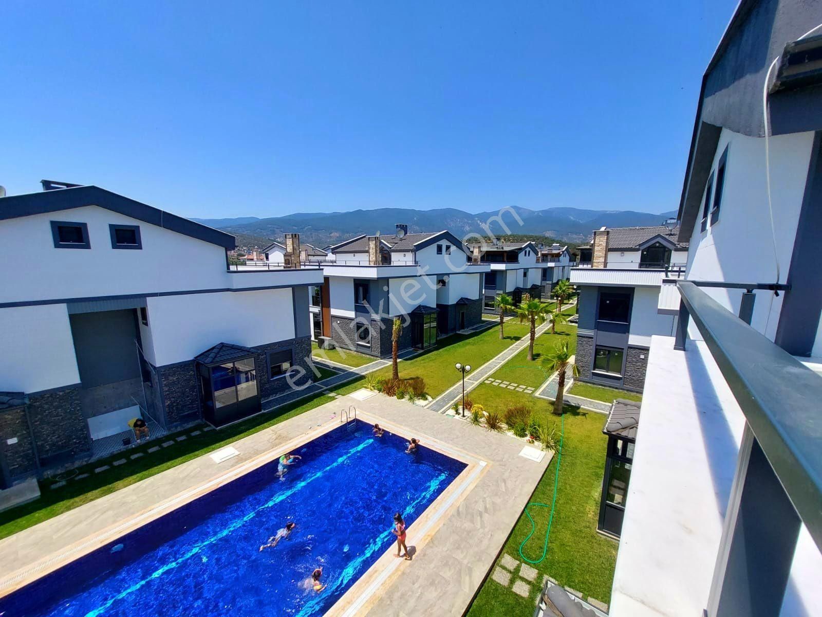 Vahdet'ten Yetkili Site İçi Havuzlu Bahçeli Lüks 5+1 Villa !!! - Görsel 7