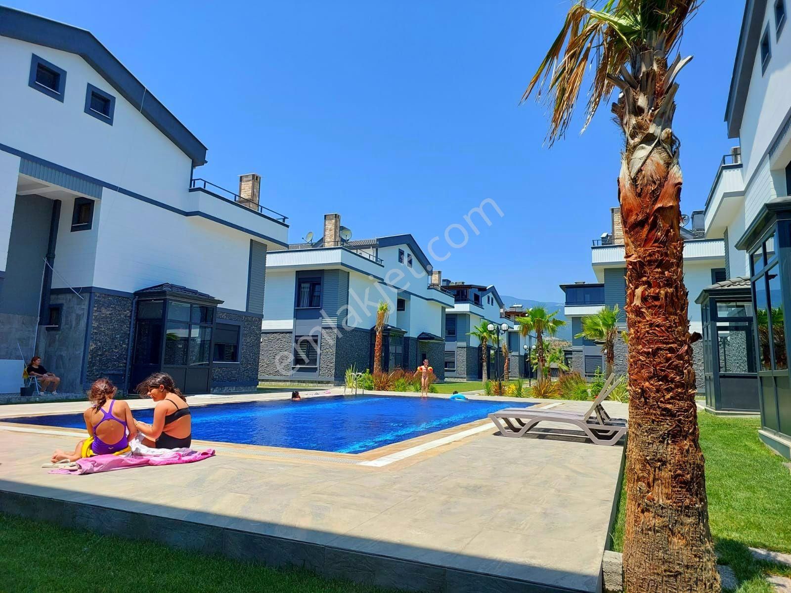 Vahdet'ten Yetkili Site İçi Havuzlu Bahçeli Lüks 5+1 Villa !!! - Görsel 6