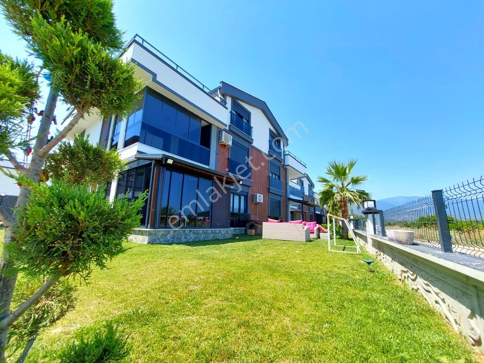 Vahdet'ten Yetkili Site İçi Havuzlu Lüks 5+1 Son! Satılık Villa