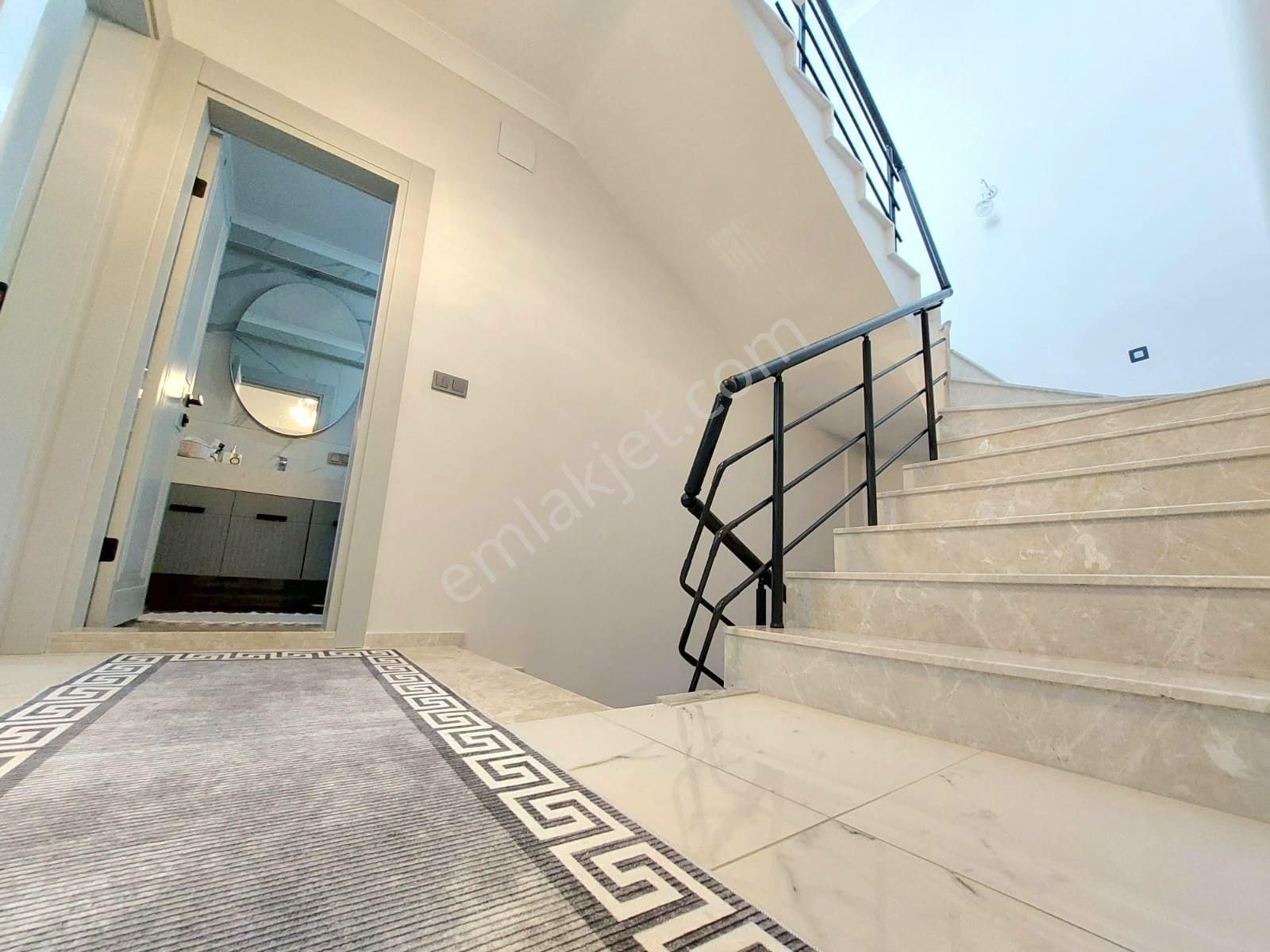 Vahdet'ten Yetkili Site İçi Havuzlu Bahçeli Lüks 5+1 Villa !!! - Görsel 26