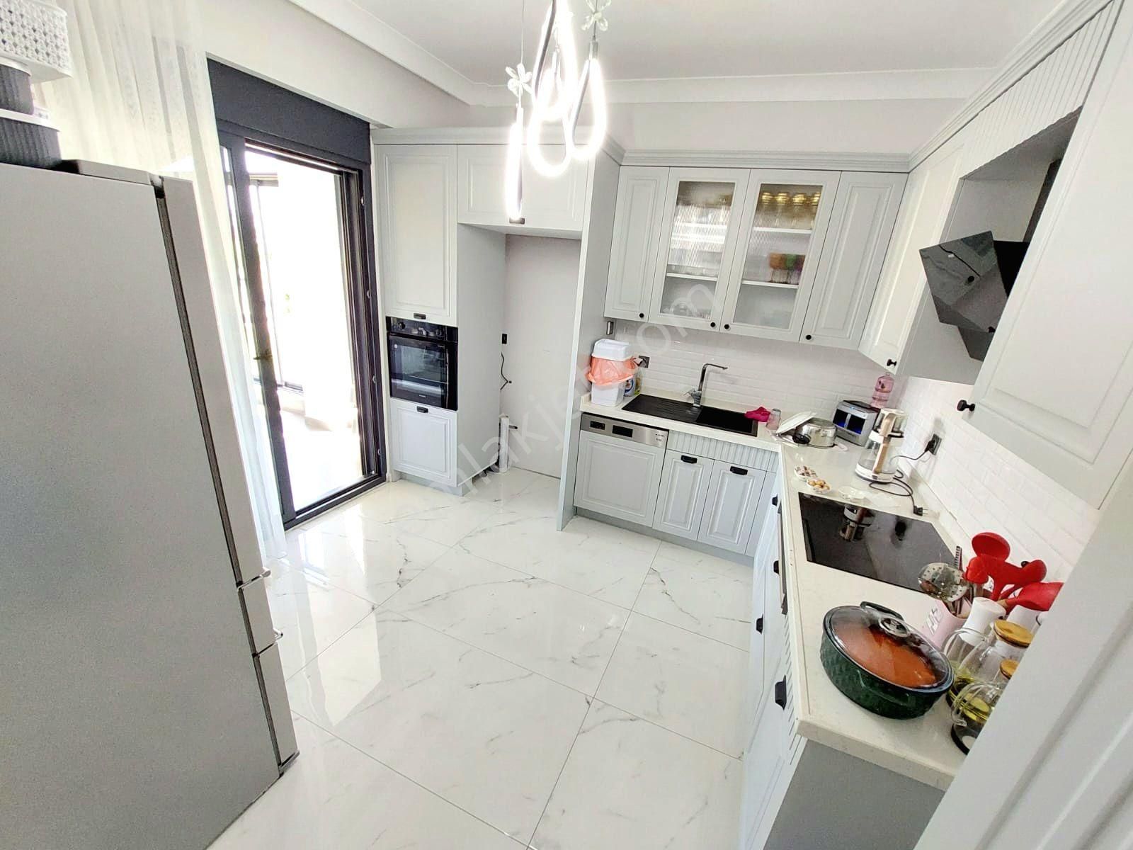 Vahdet'ten Yetkili Site İçi Havuzlu Bahçeli Lüks 5+1 Villa !!! - Görsel 14