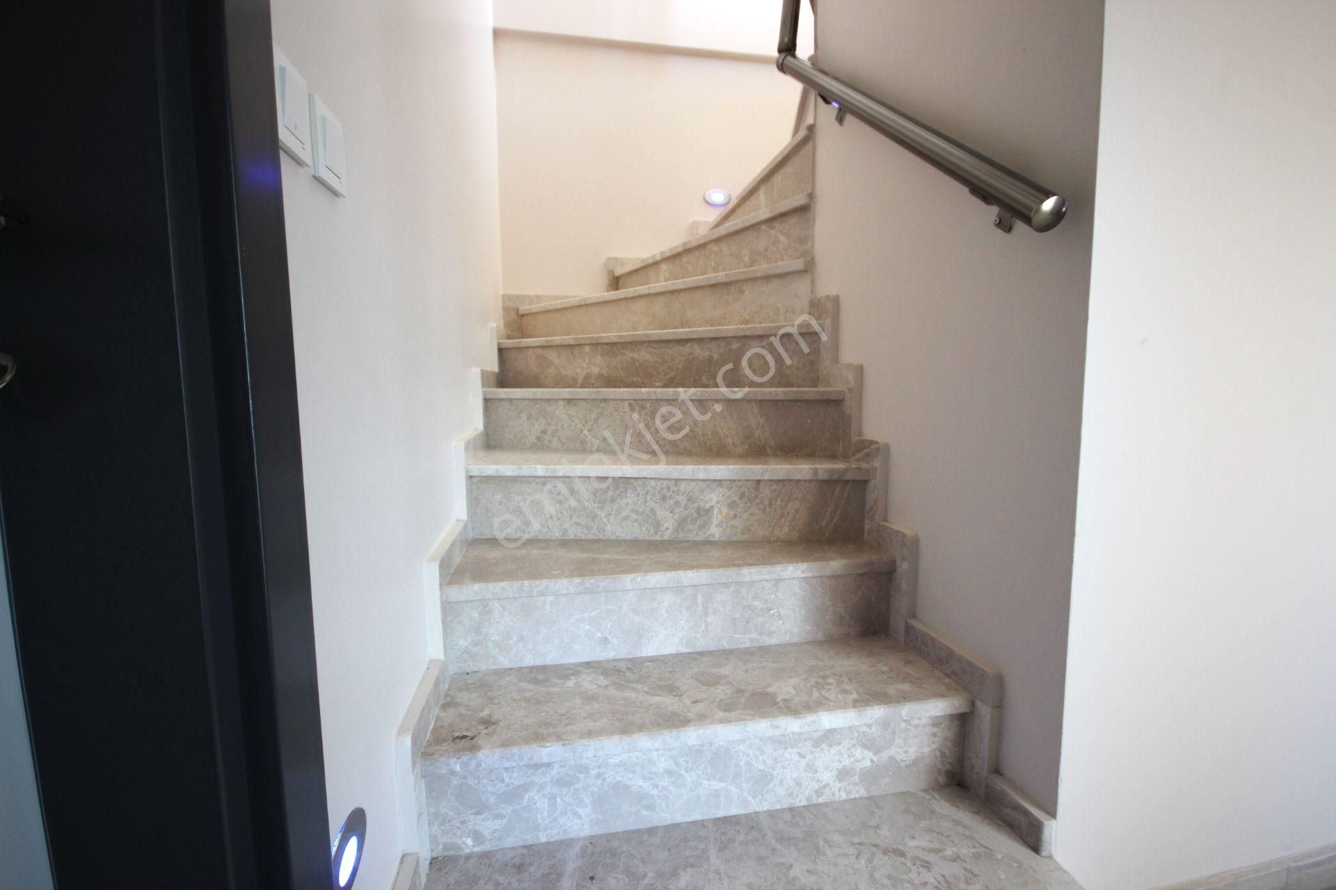 Vahdet'ten Güre Ssk'da Kapalı Garajlı Müstakil Bahçeli 3+1 Villa - Görsel 31